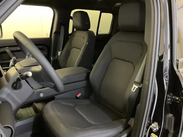Land Rover Defender 110 D300 AWD X-Dynami Ansicht 4