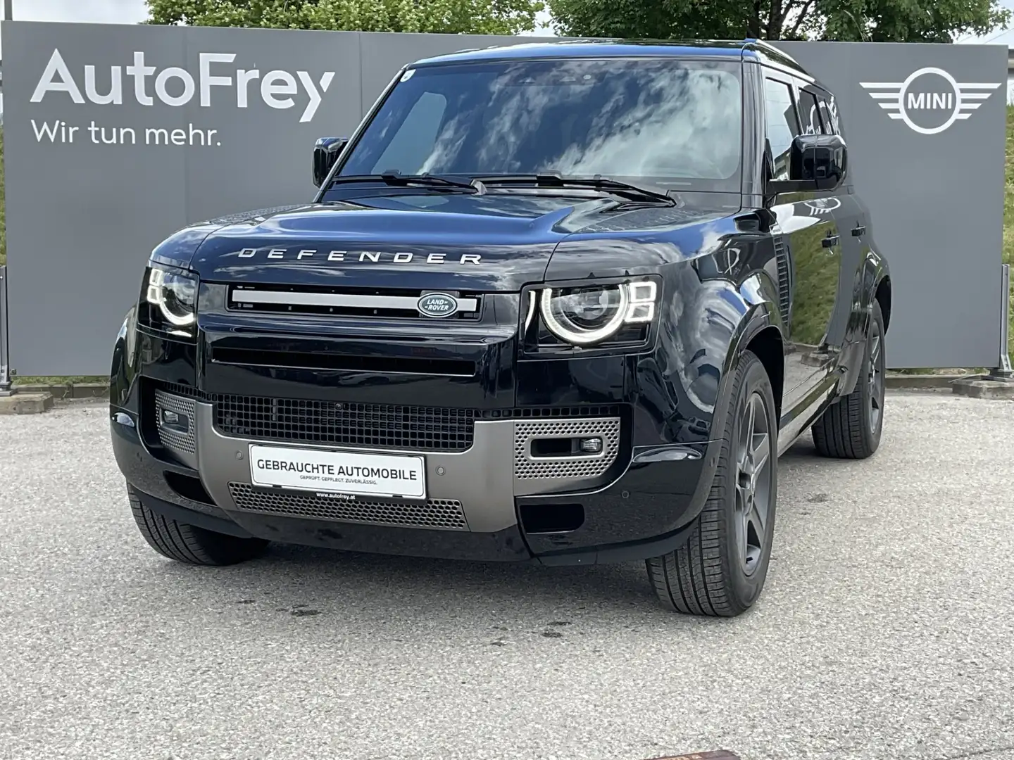Land Rover Defender 110 D300 AWD X-Dynami Schwarz - 1