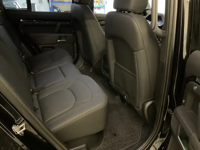 Land Rover Defender 110 D300 AWD X-Dynami Ansicht 11