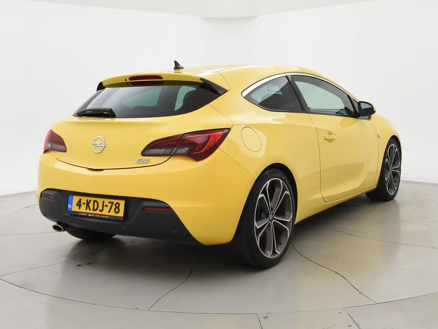 Opel Astra GTC 1.4 TURBO 140 PK SPORT + LEDER | SPORTSTOELEN Gelb - 2