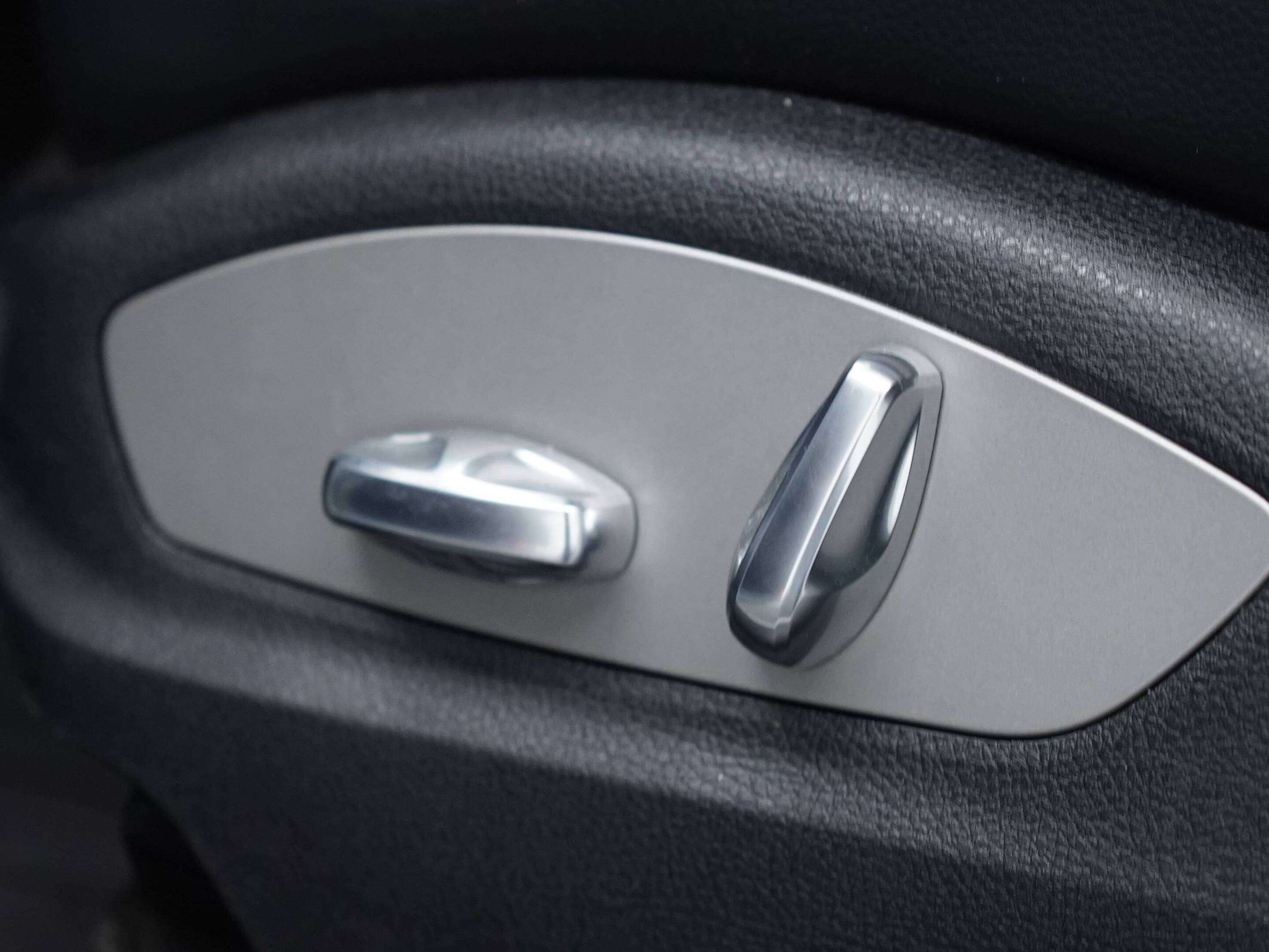 2021 Porsche Macan AWD thumb 25