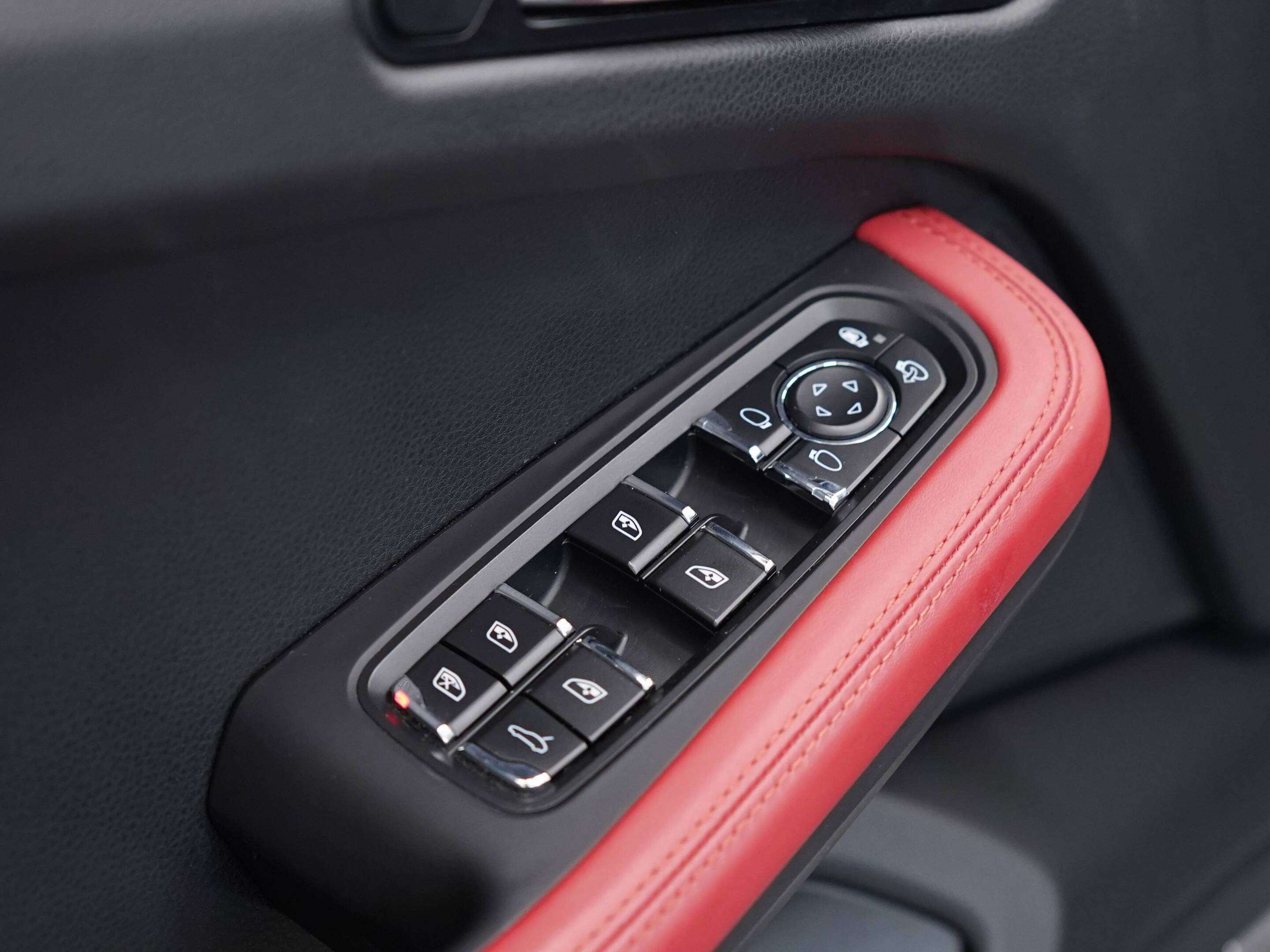 2021 Porsche Macan AWD thumb 33