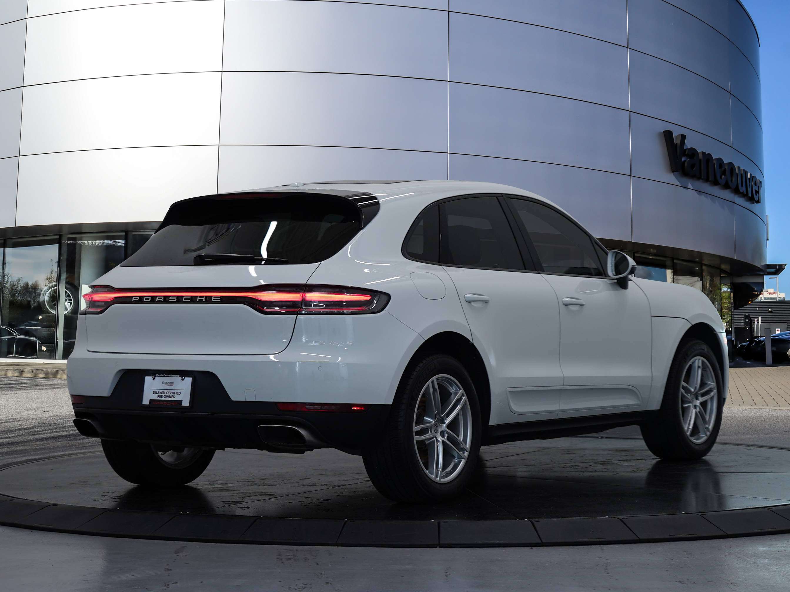 2021 Porsche Macan AWD alt 5