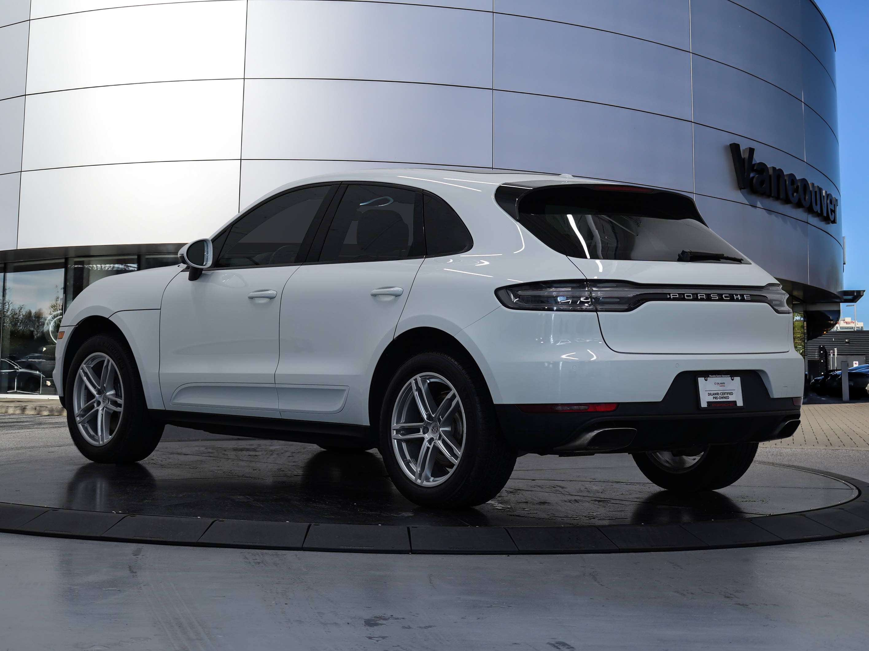 2021 Porsche Macan AWD alt 3