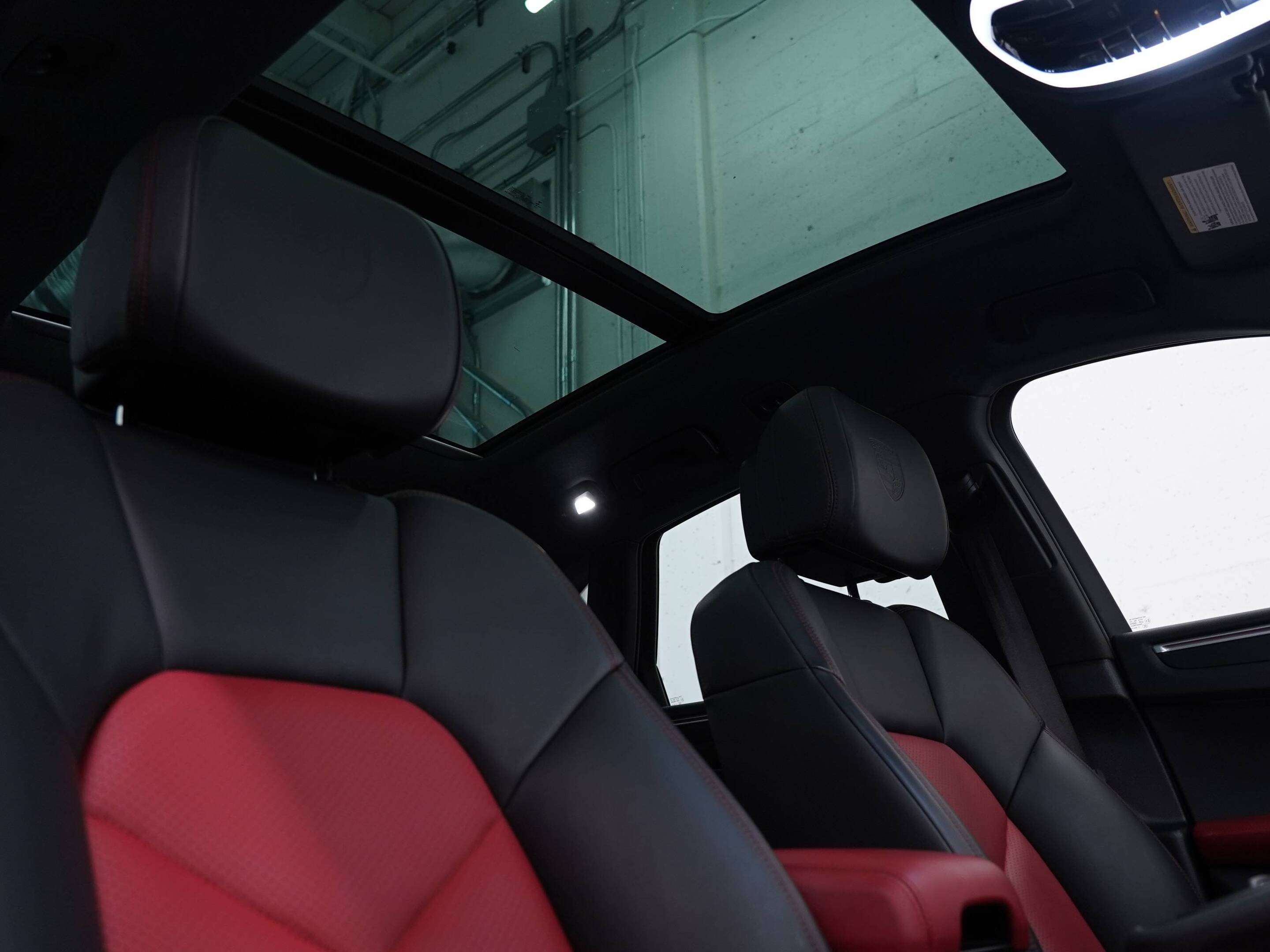 2021 Porsche Macan AWD thumb 31
