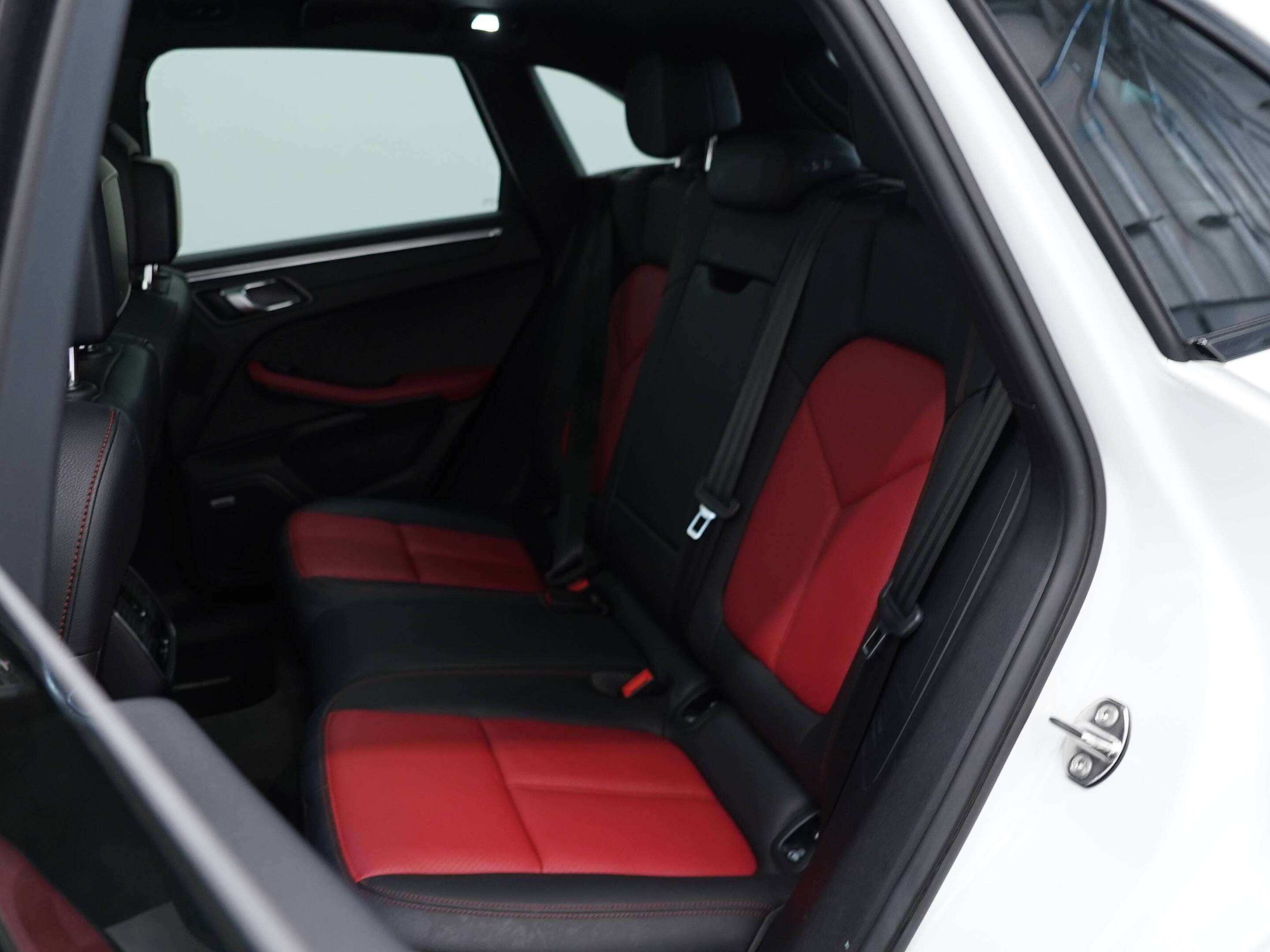 2021 Porsche Macan AWD thumb 35
