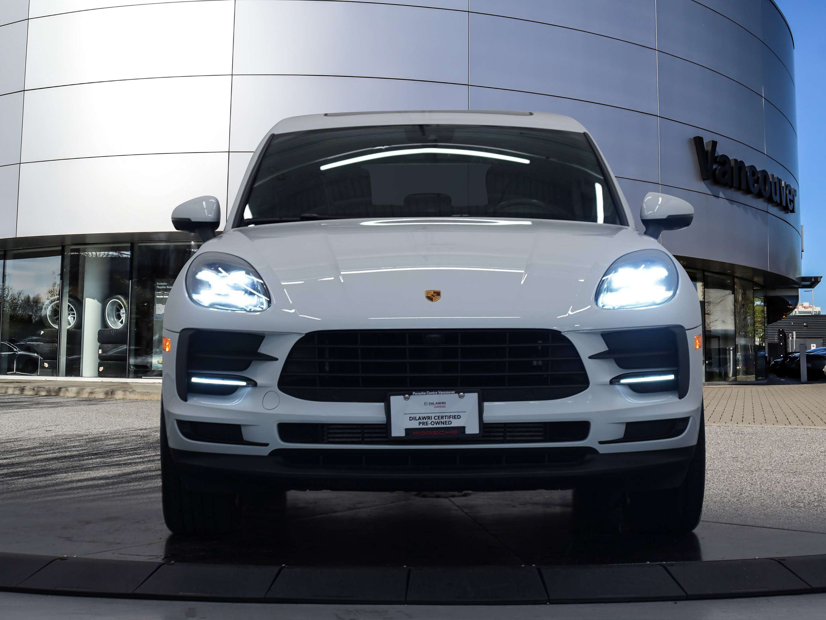 2021 Porsche Macan AWD thumb 8