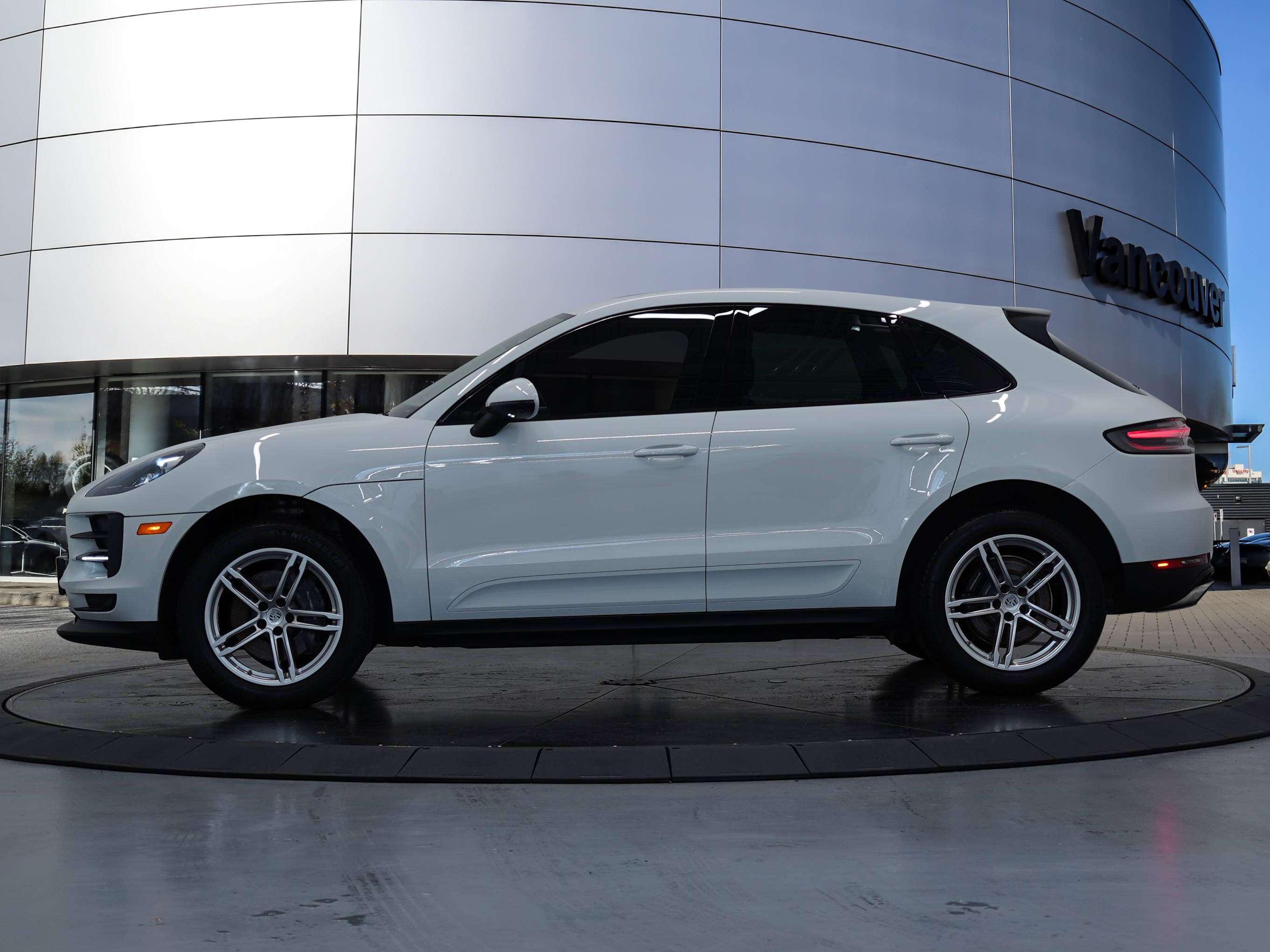 2021 Porsche Macan AWD alt 2