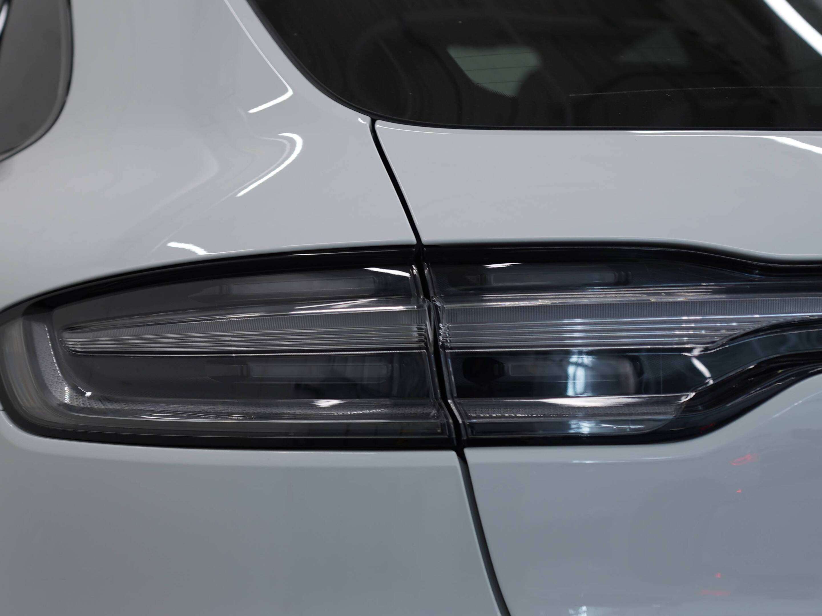 2021 Porsche Macan AWD thumb 14