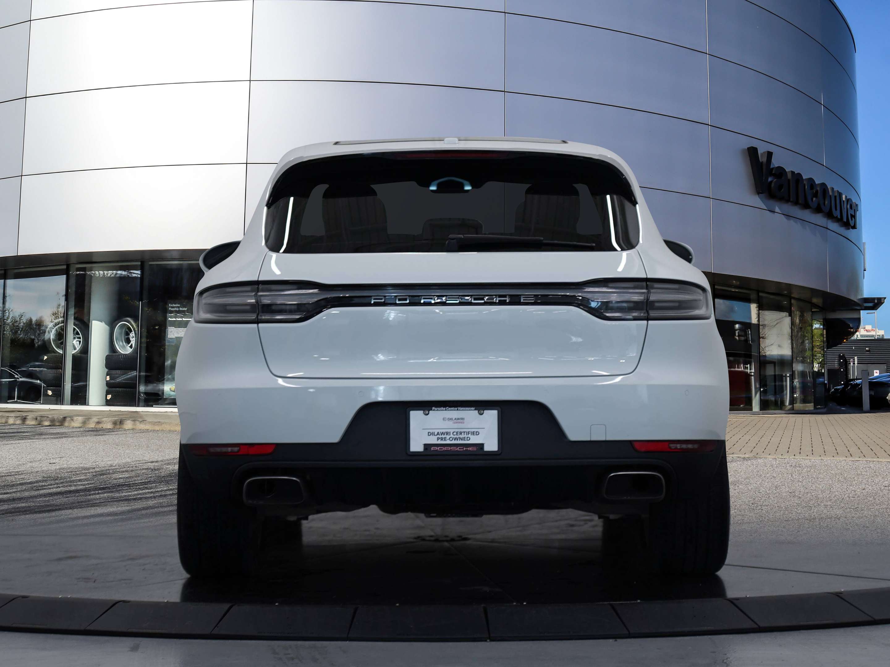2021 Porsche Macan AWD alt 4