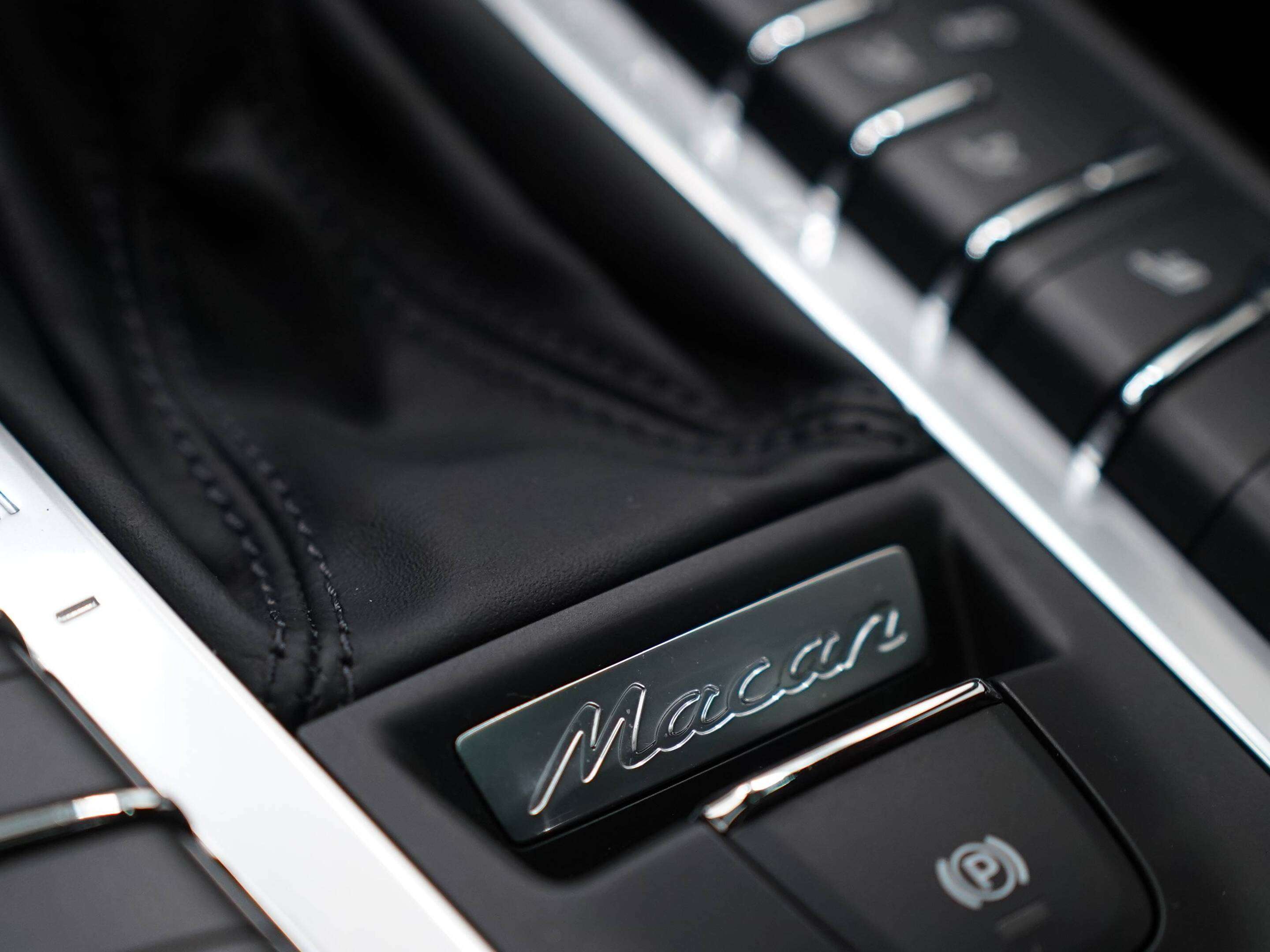 2021 Porsche Macan AWD thumb 19