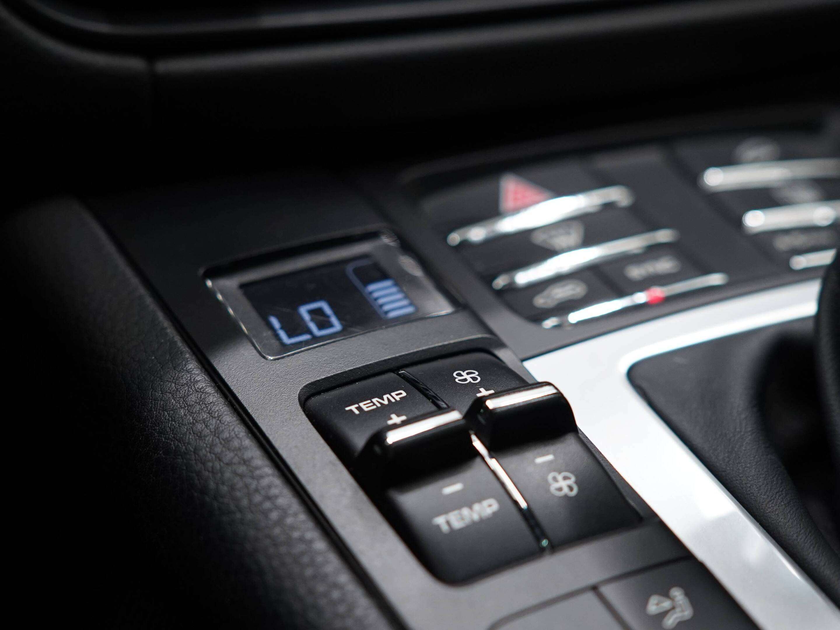 2021 Porsche Macan AWD thumb 18