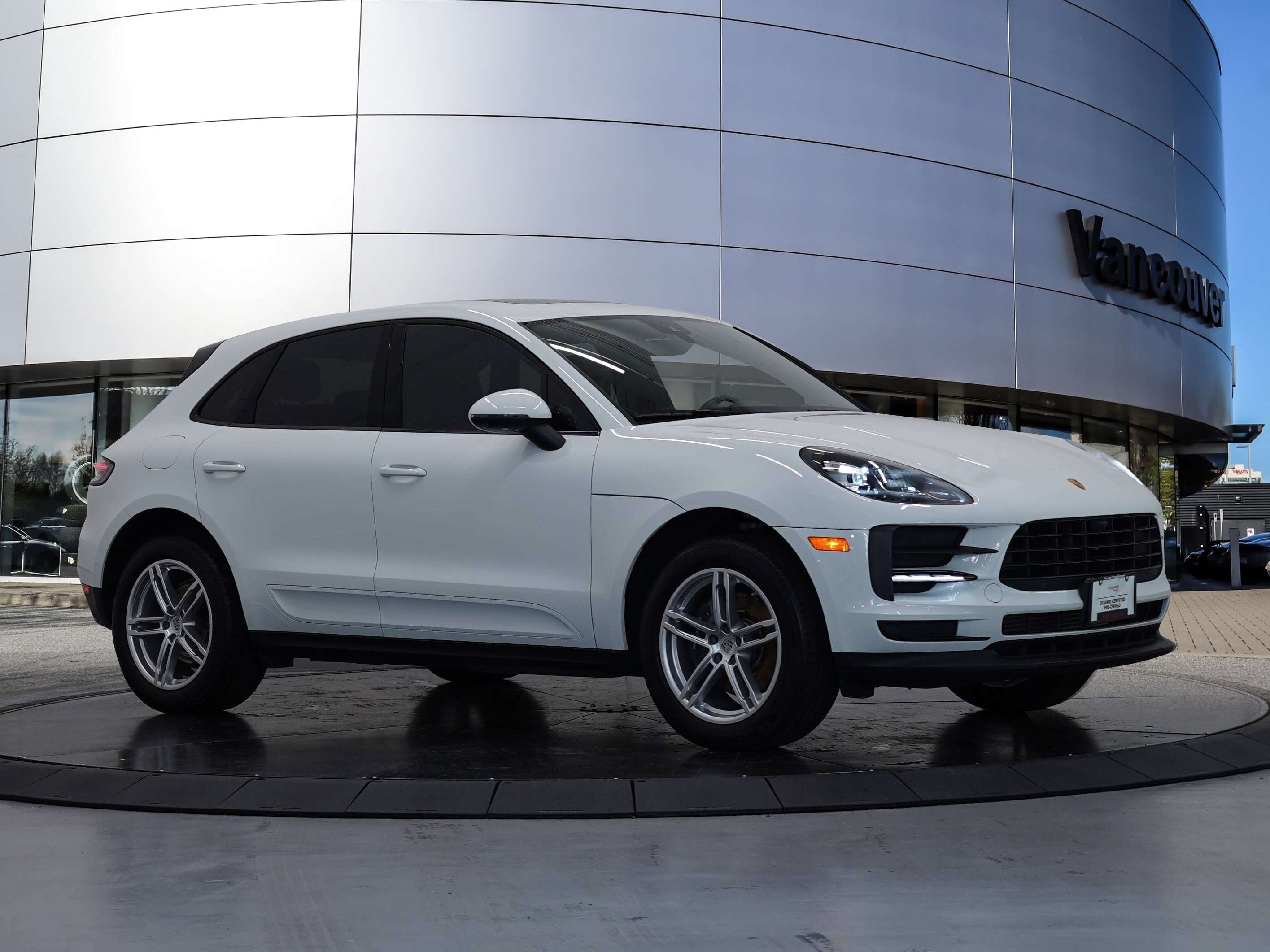 2021 Porsche Macan AWD thumb 7