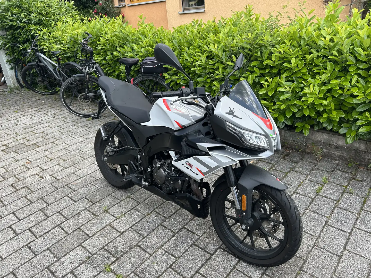 Aprilia Tuono Argintiu - 2