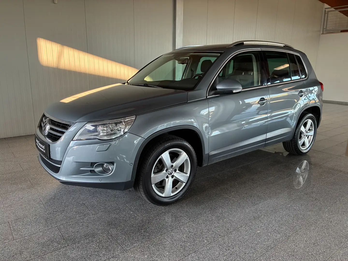 Volkswagen Tiguan Sport Grau - 1