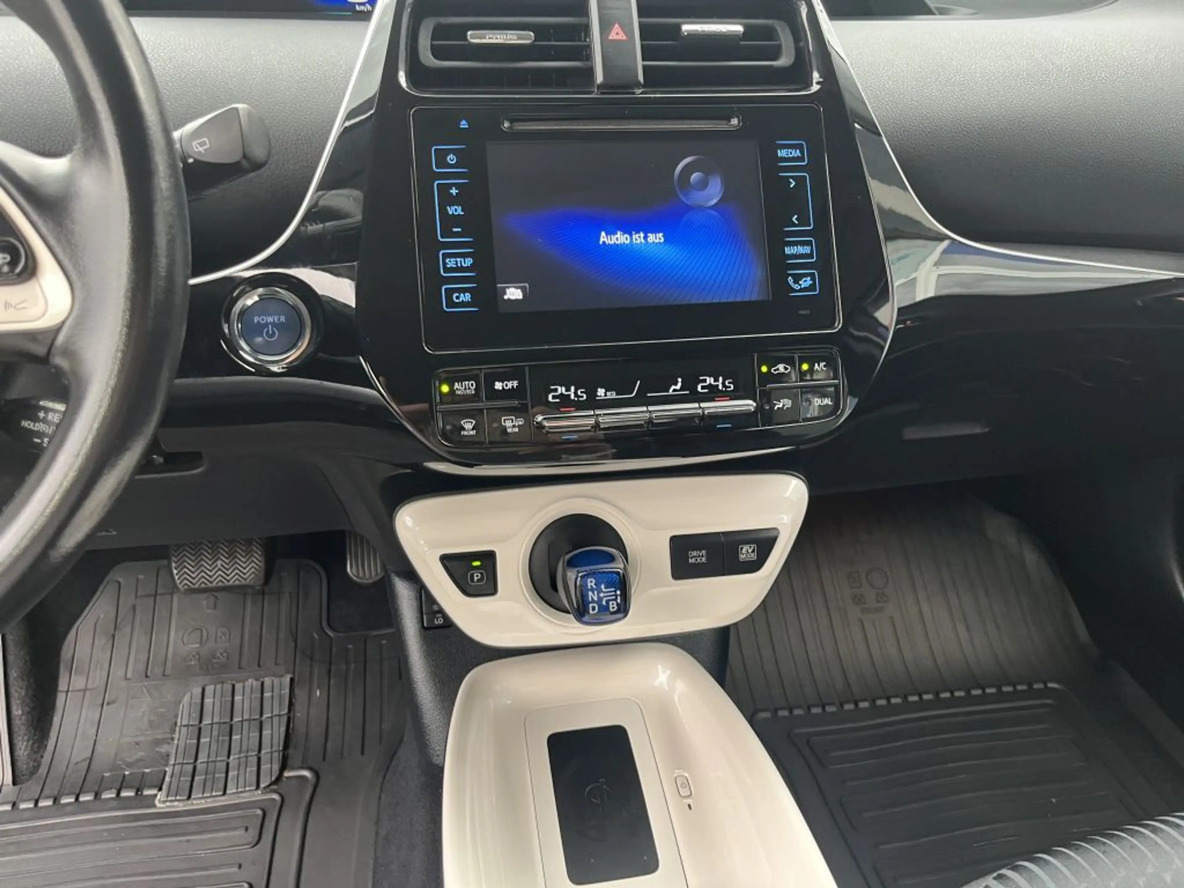 Toyota Prius (Hybrid) Comfort — photo 12