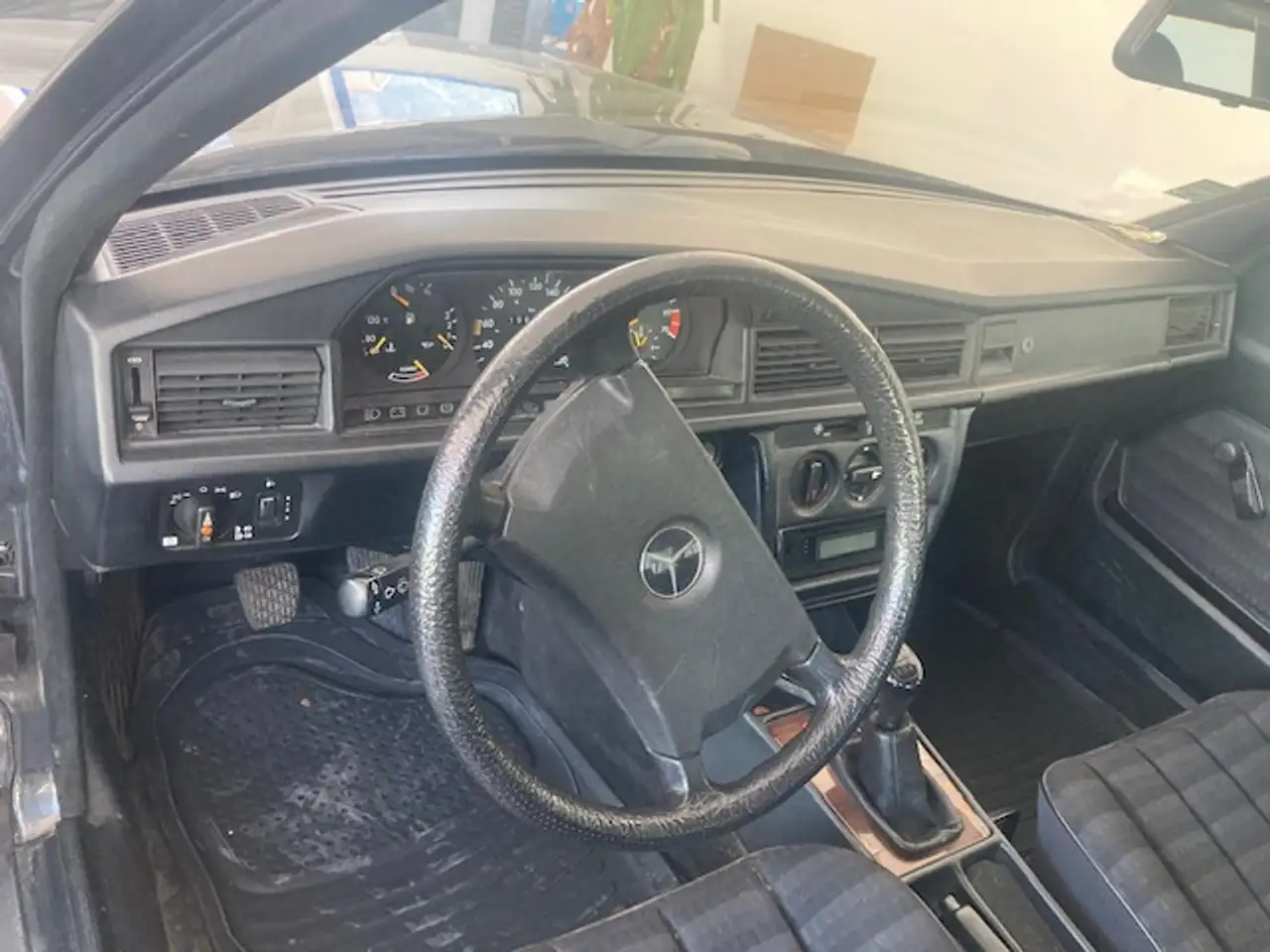 Mercedes-Benz 190 2.0 E 122cv, foto 2