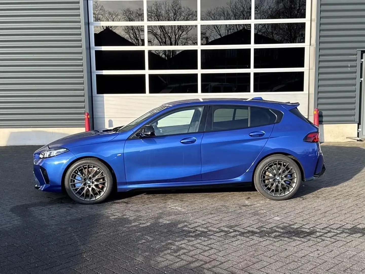 BMW 135 1-serie M135 xDrive M Pro, 360 camera, harman kard Blauw - 2
