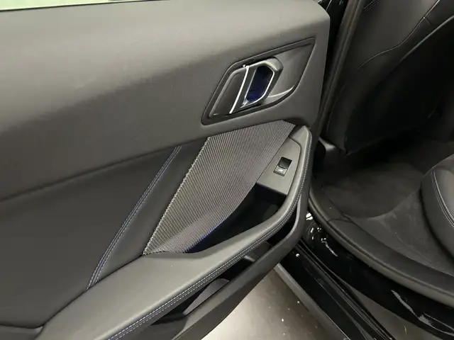 BMW 1 Series view 13