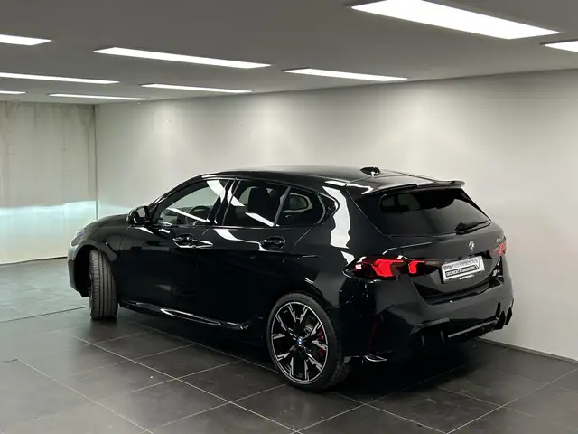BMW 1 Series view 3