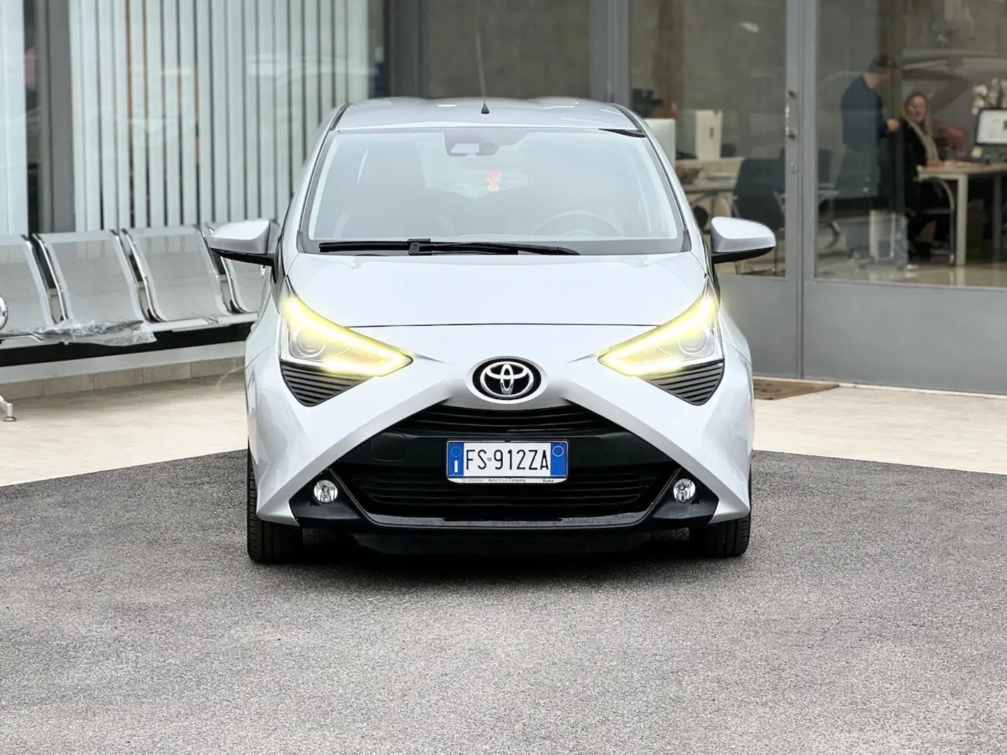 Toyota Aygo 1.0 Benzina 72CV E6 Automatica - 2018 Argento - 2