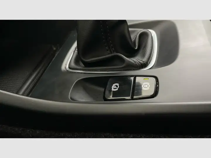 Volvo XC40 T2 Essential Manual 2022, foto 23