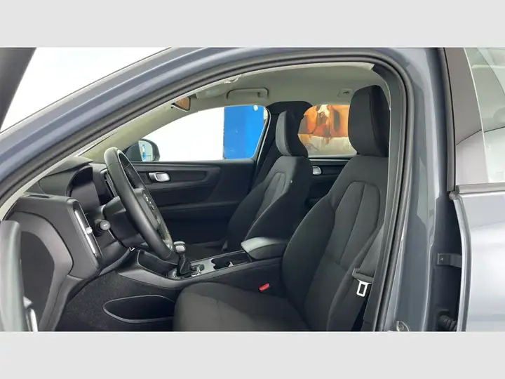 Volvo XC40 T2 Essential Manual 2022, foto 11