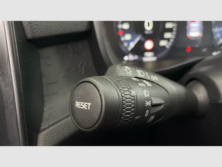 Volvo XC40 T2 Essential Manual 2022, foto 30