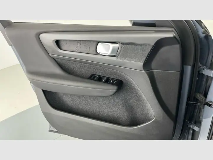 Volvo XC40 T2 Essential Manual 2022, foto 31