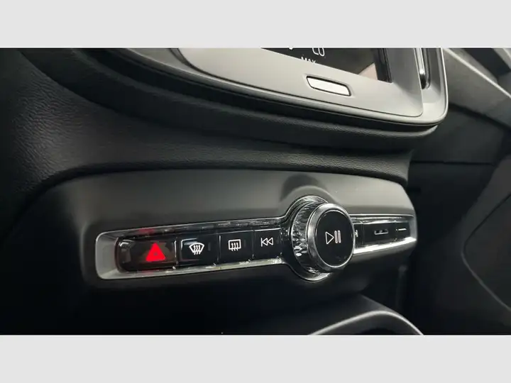 Volvo XC40 T2 Essential Manual 2022, foto 21