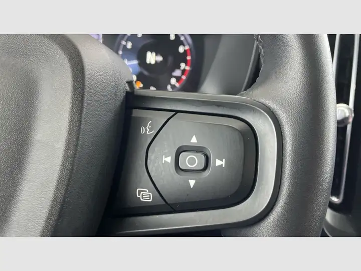 Volvo XC40 T2 Essential Manual 2022, foto 27