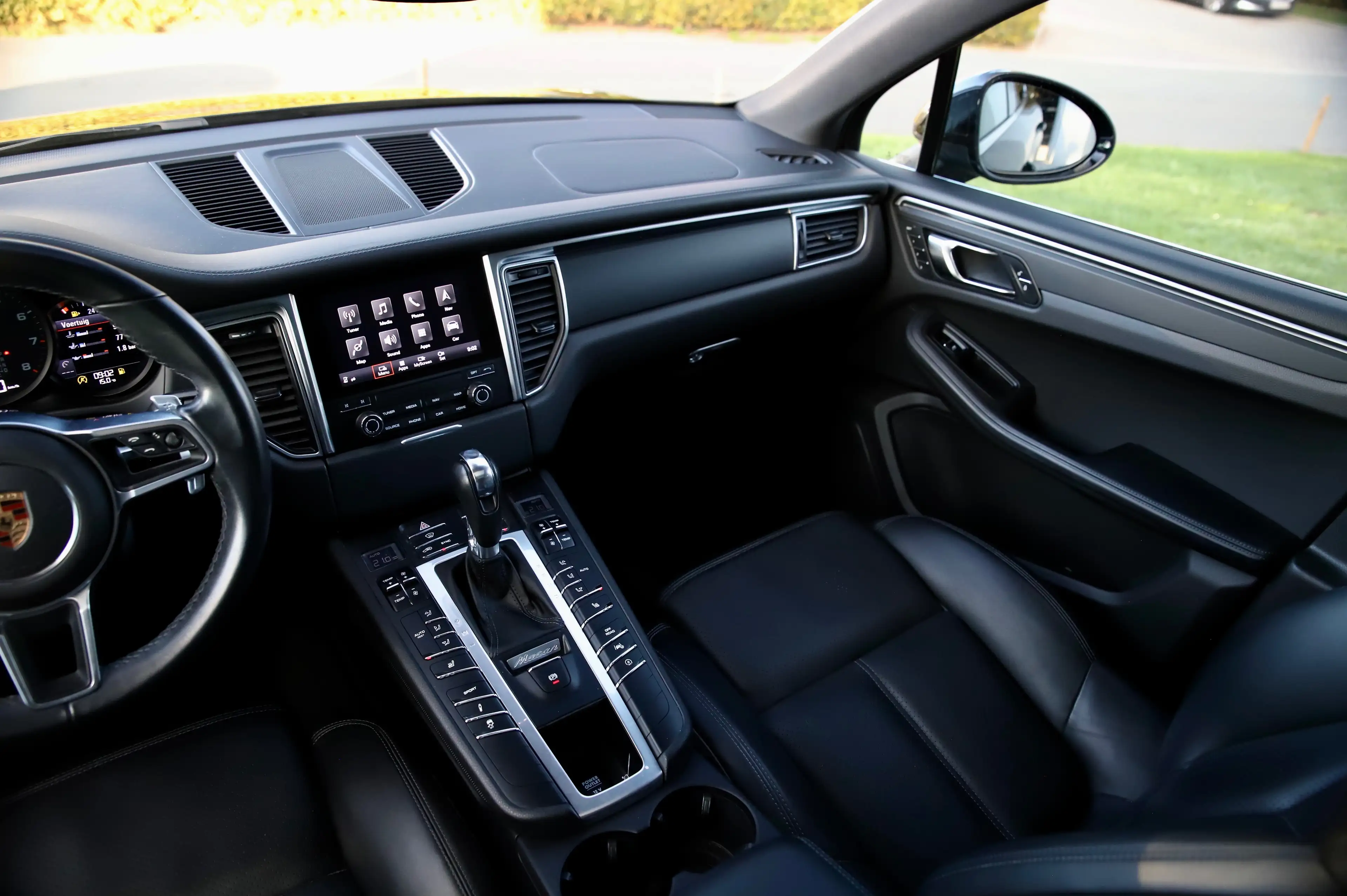 Porsche Macan 2.0T PDK - 21" Design - Pano - Camera - Memory - Trekhaak - ... — photo 19