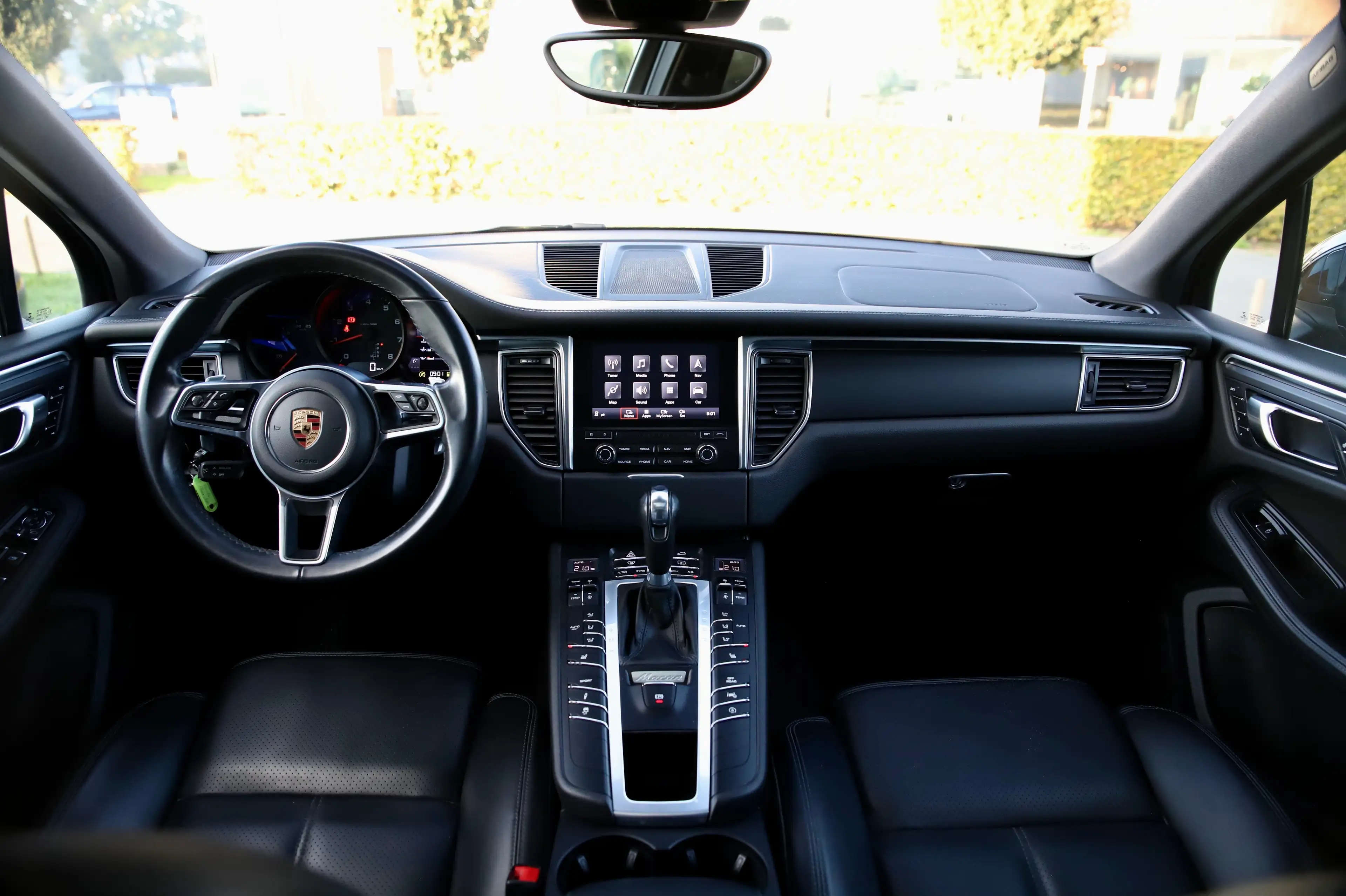 Porsche Macan 2.0T PDK - 21" Design - Pano - Camera - Memory - Trekhaak - ... — photo 17