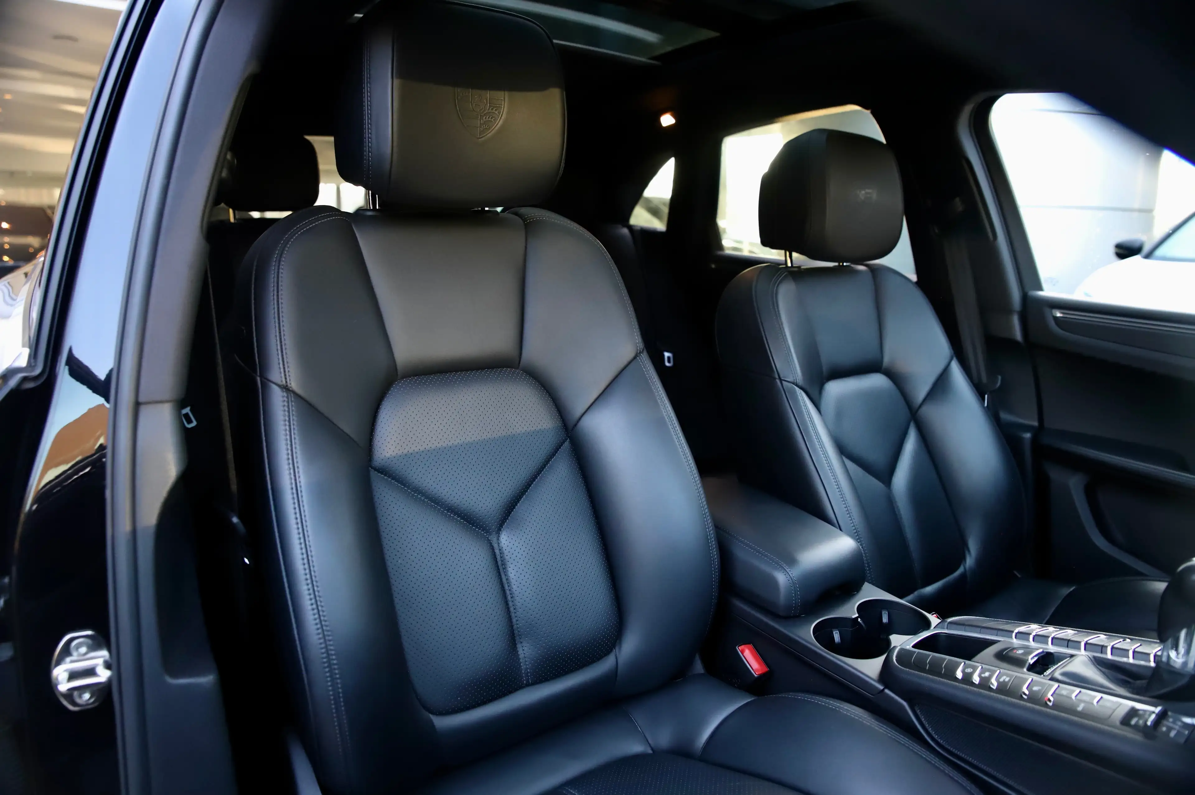 Porsche Macan 2.0T PDK - 21" Design - Pano - Camera - Memory - Trekhaak - ... — photo 16