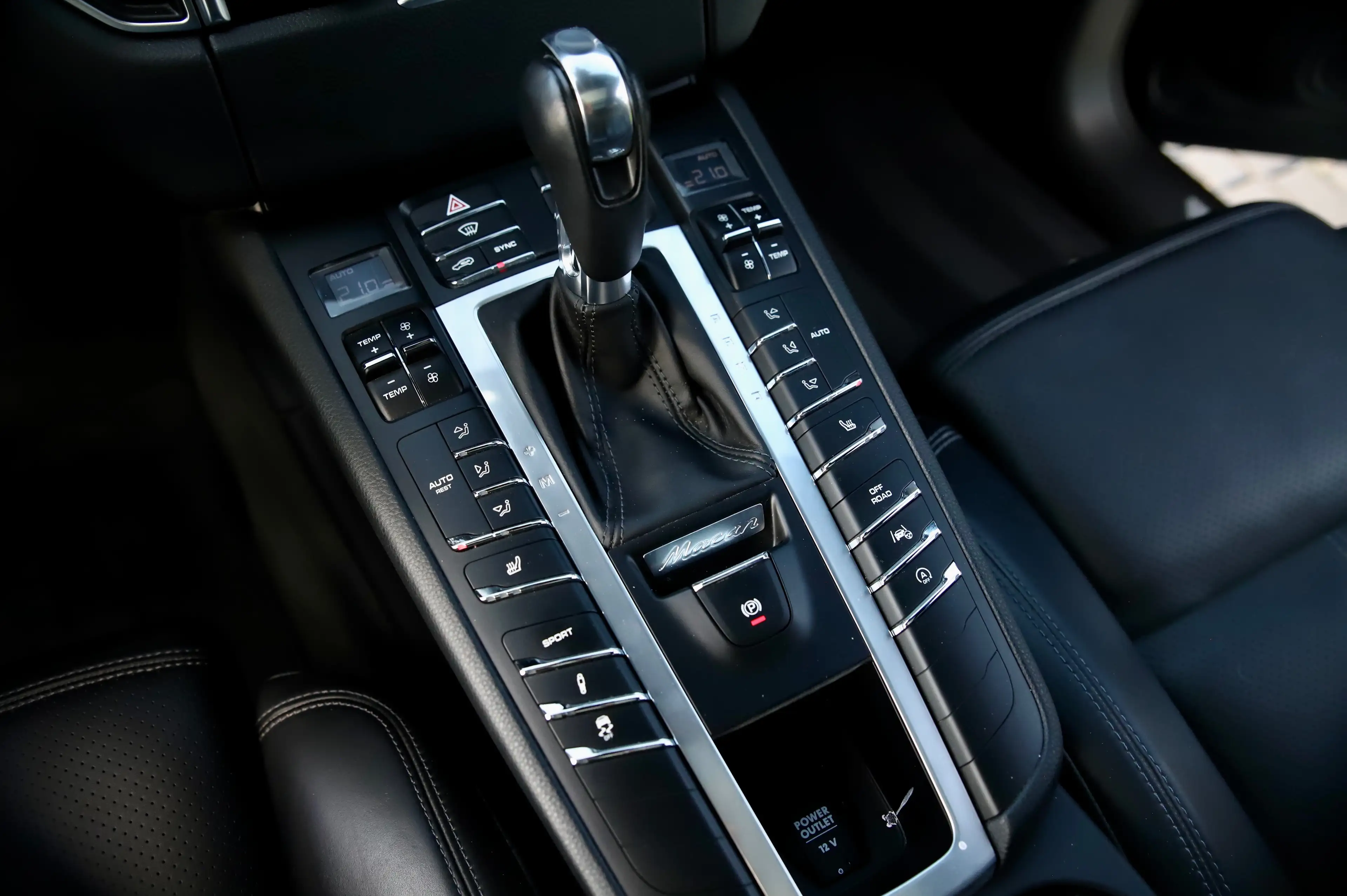Porsche Macan 2.0T PDK - 21" Design - Pano - Camera - Memory - Trekhaak - ... — photo 23