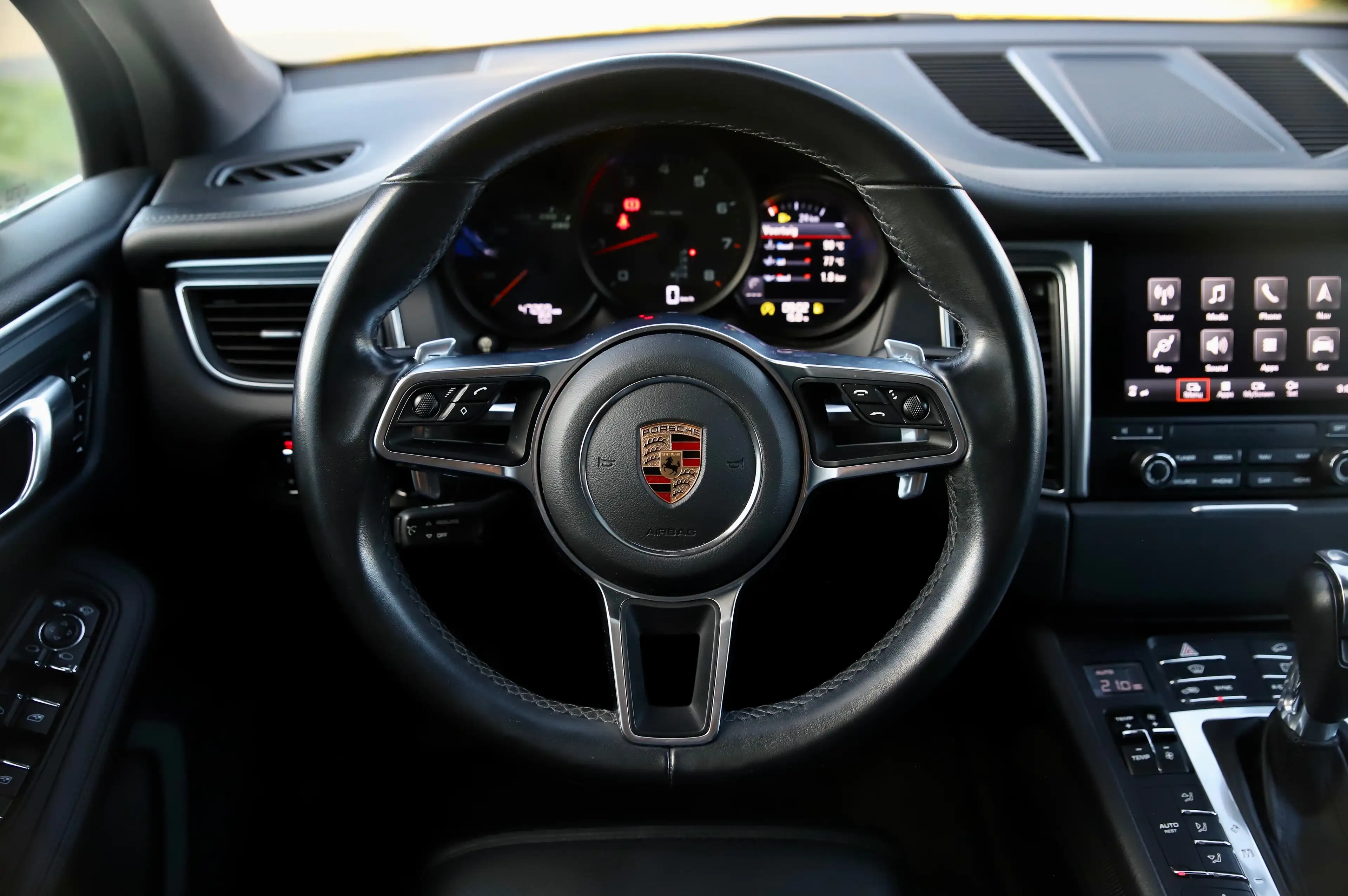 Porsche Macan 2.0T PDK - 21" Design - Pano - Camera - Memory - Trekhaak - ... — photo 18