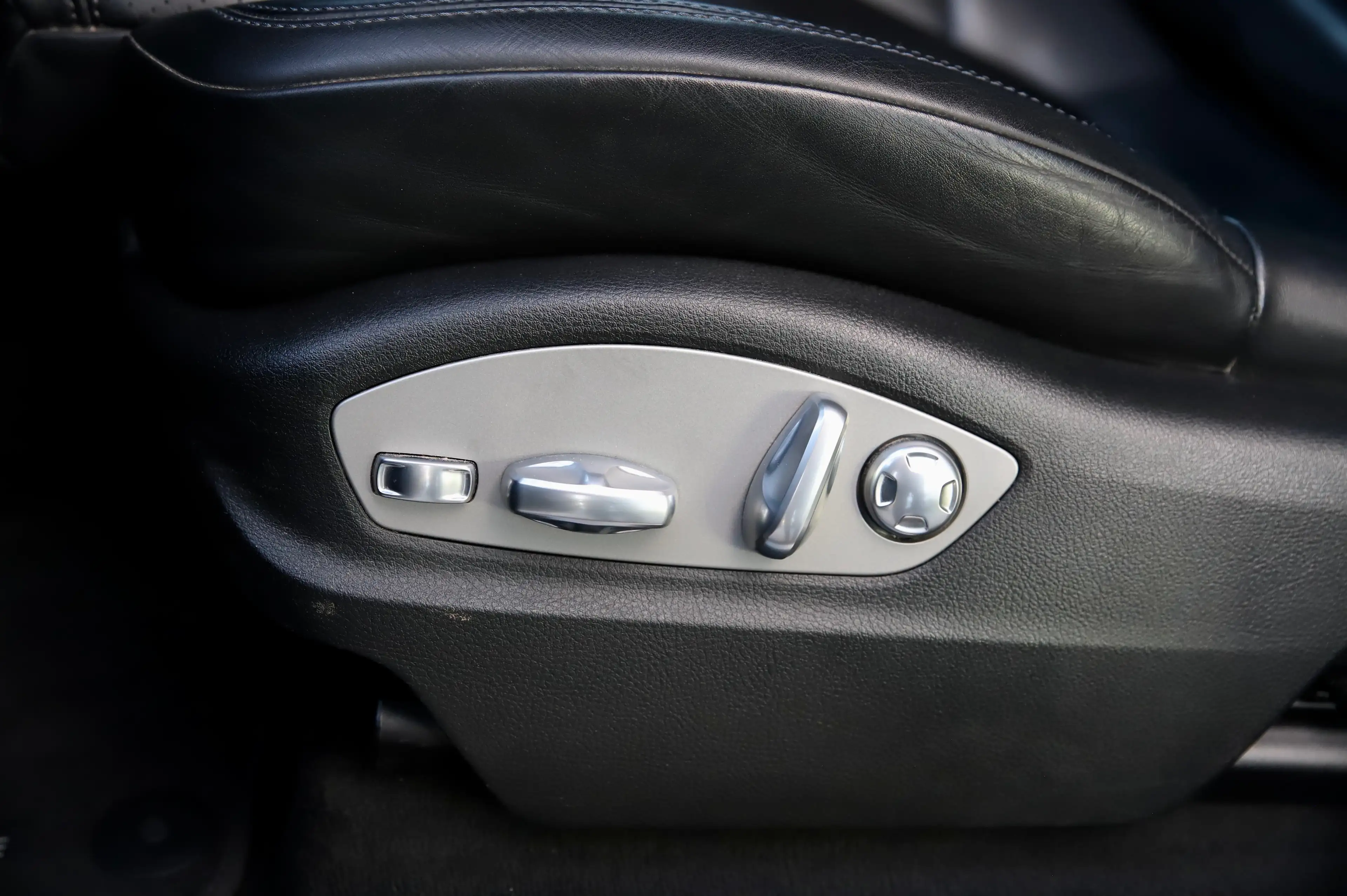 Porsche Macan 2.0T PDK - 21" Design - Pano - Camera - Memory - Trekhaak - ... — photo 21