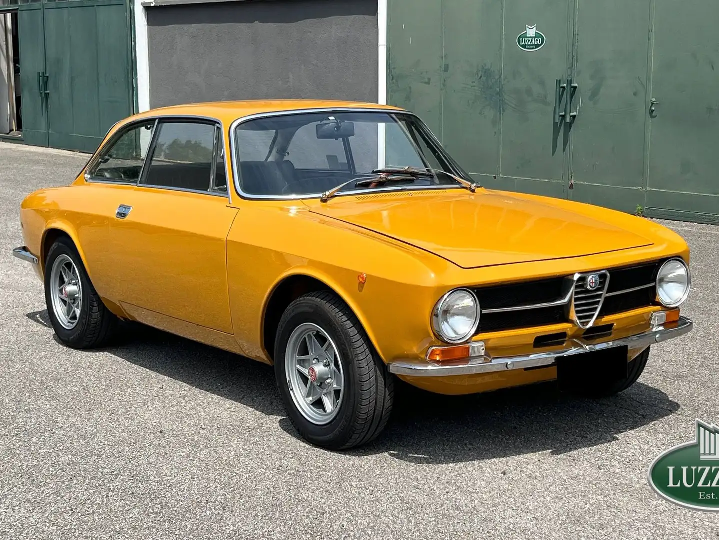 Alfa Romeo Giulia GT 1300 Junior Giallo - 1