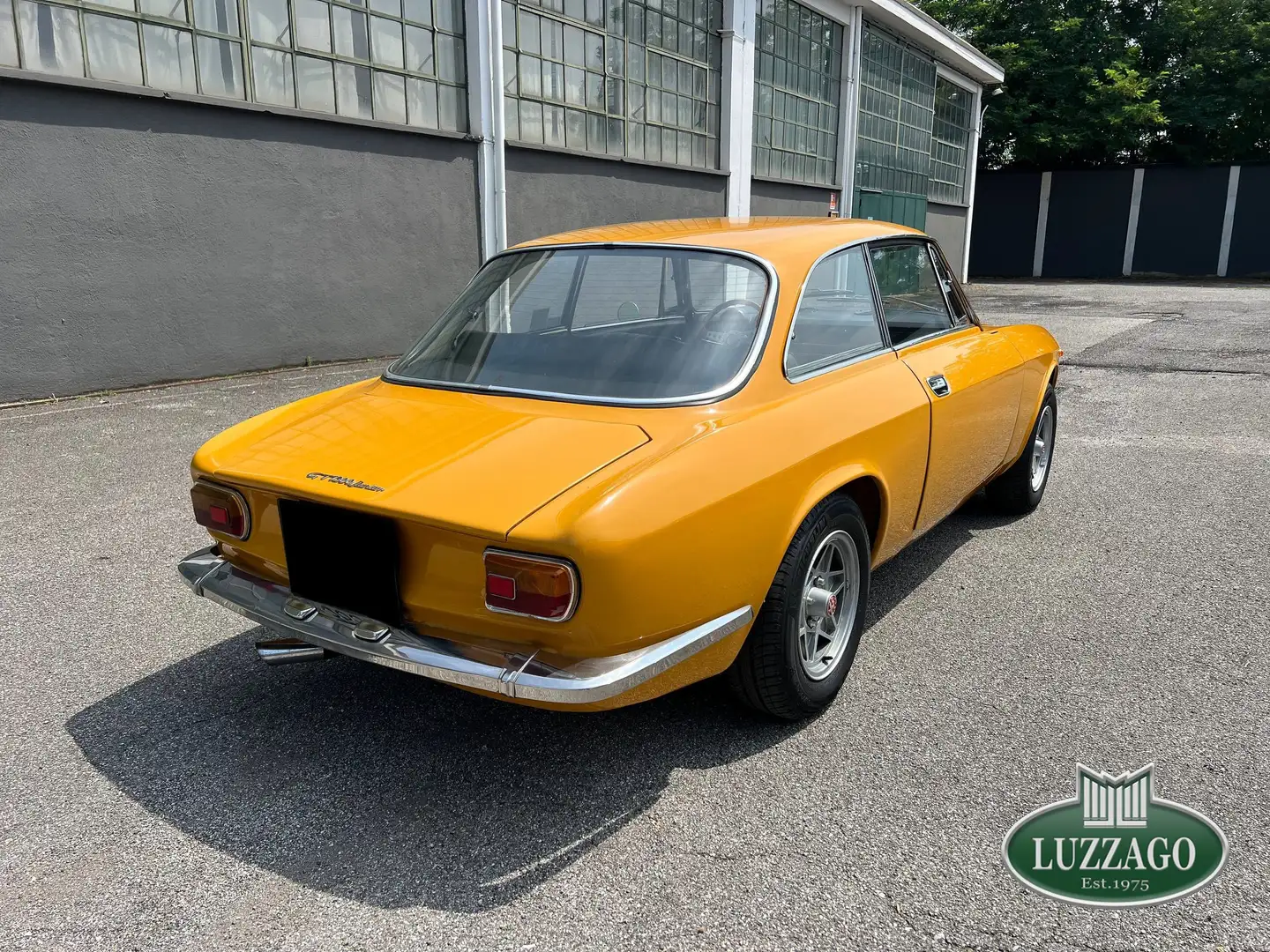 Alfa Romeo Giulia GT 1300 Junior Giallo - 2