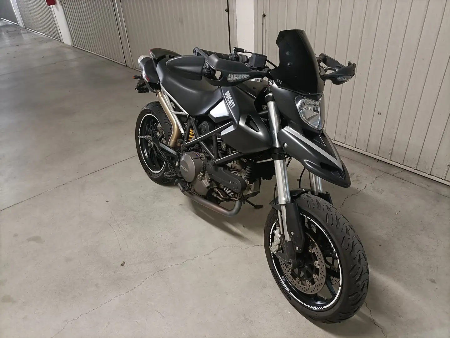 Ducati Hypermotard 796 Negro - 2