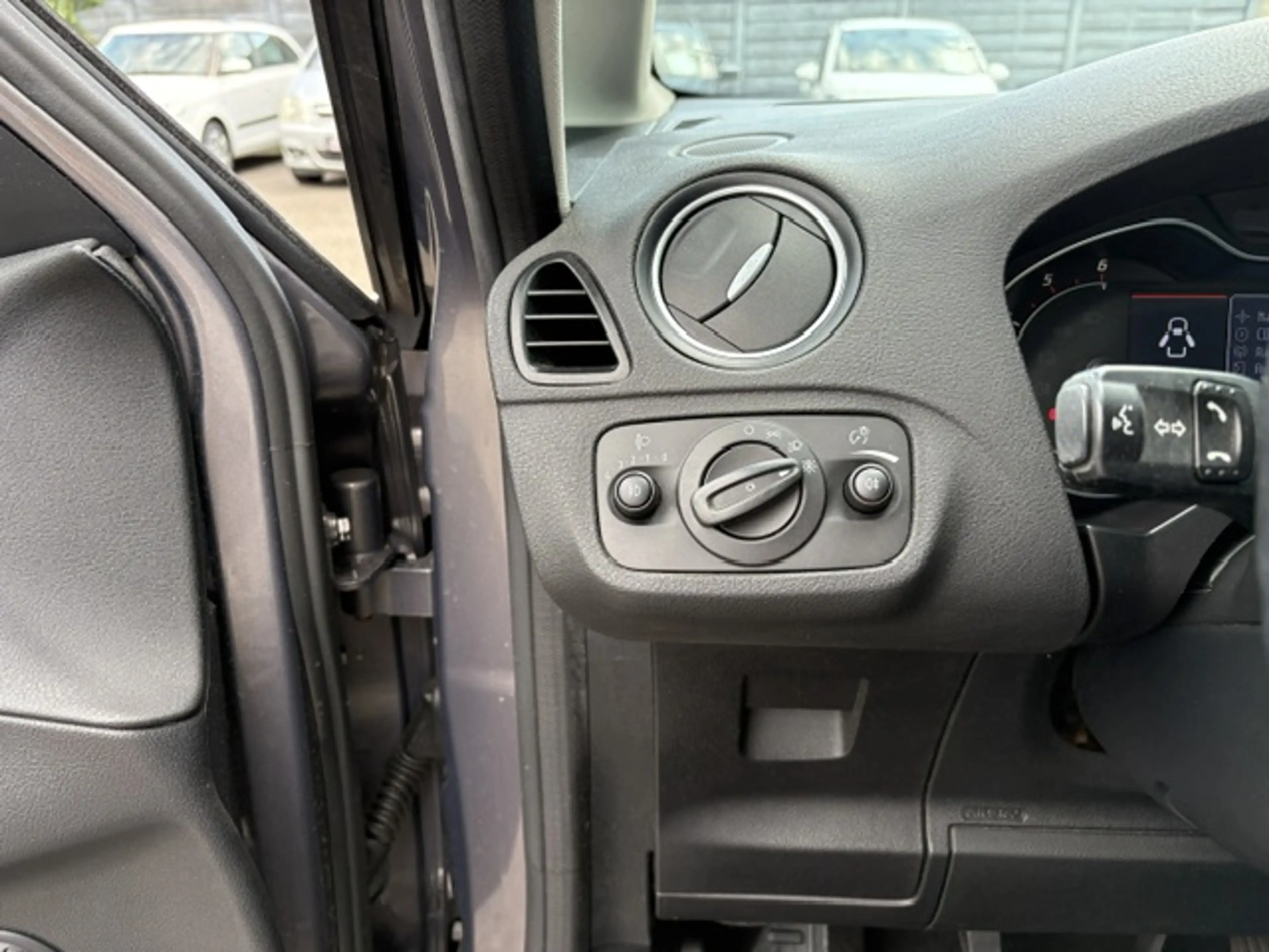 Ford Galaxy 1.6 TDC — photo 10