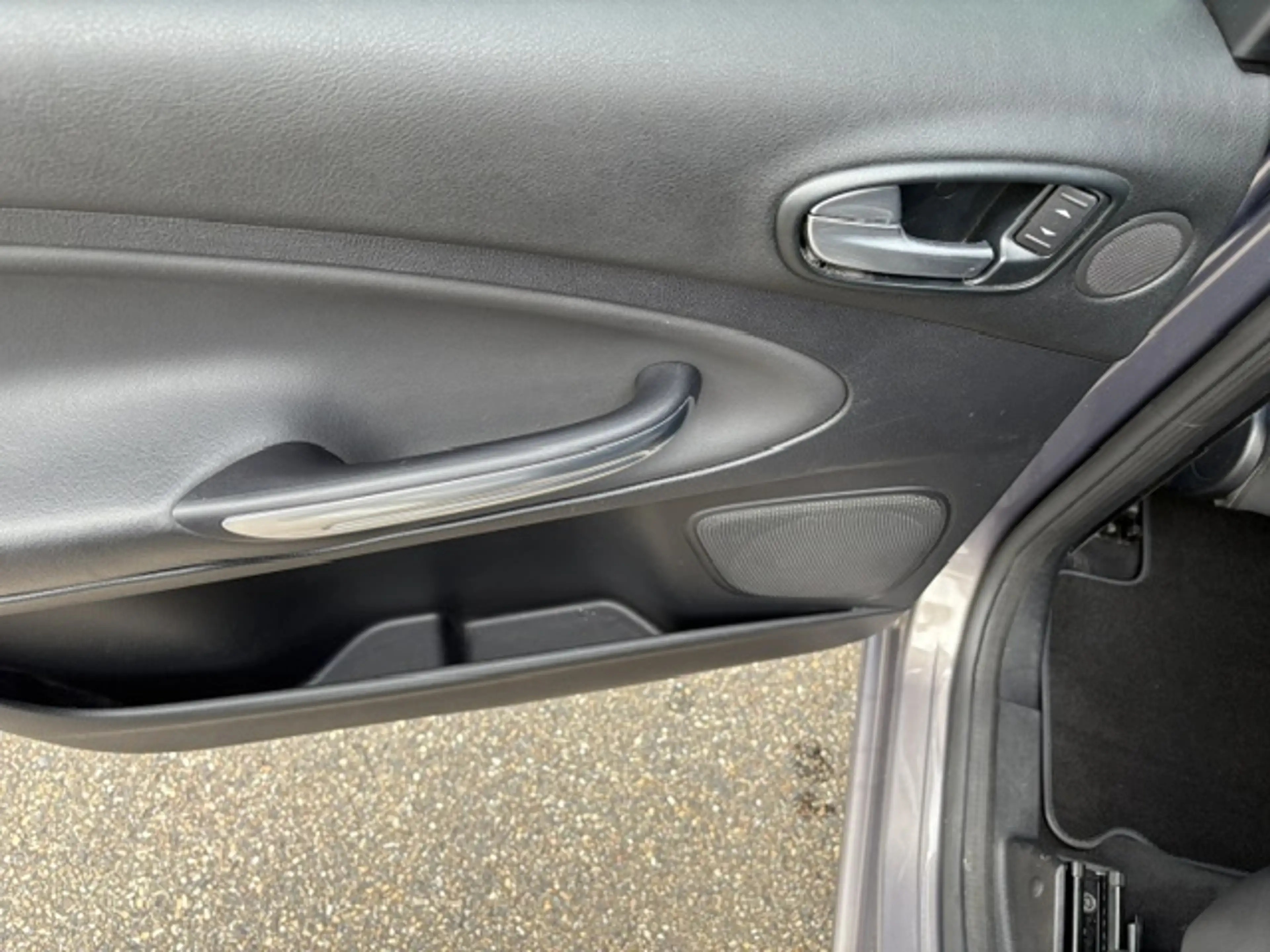 Ford Galaxy 1.6 TDC — photo 14