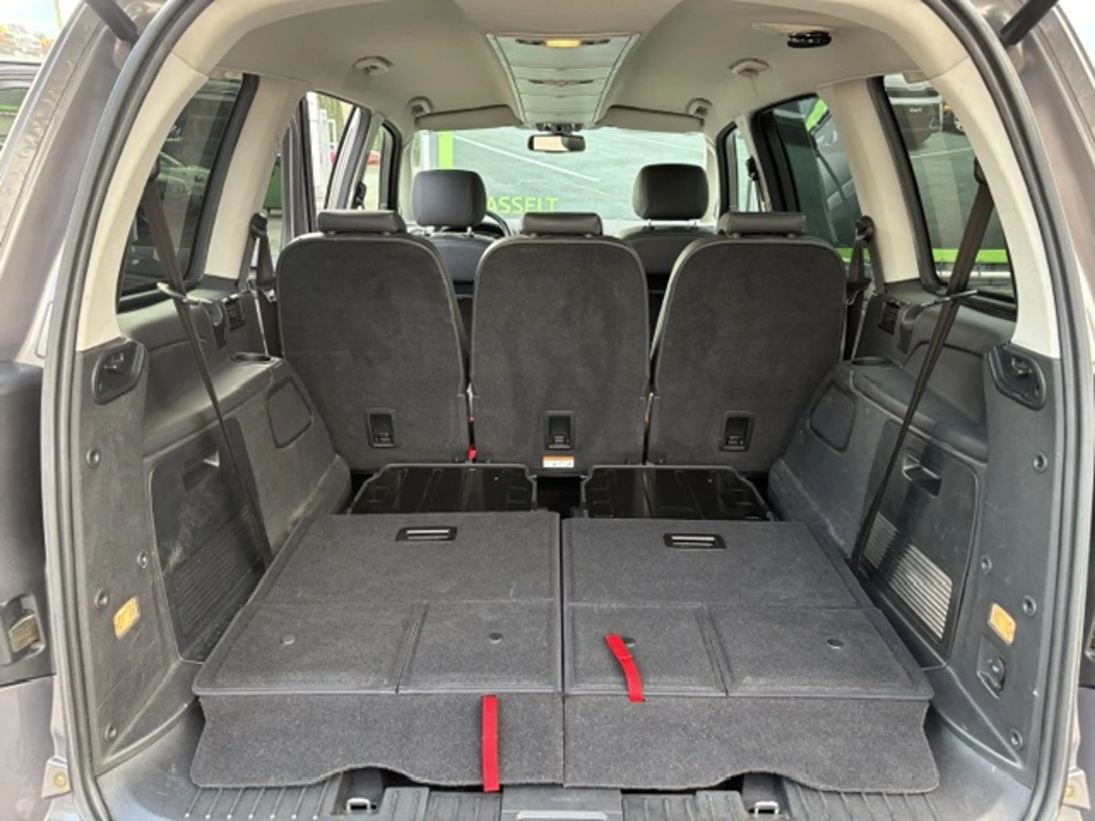 Ford Galaxy 1.6 TDC — photo 20
