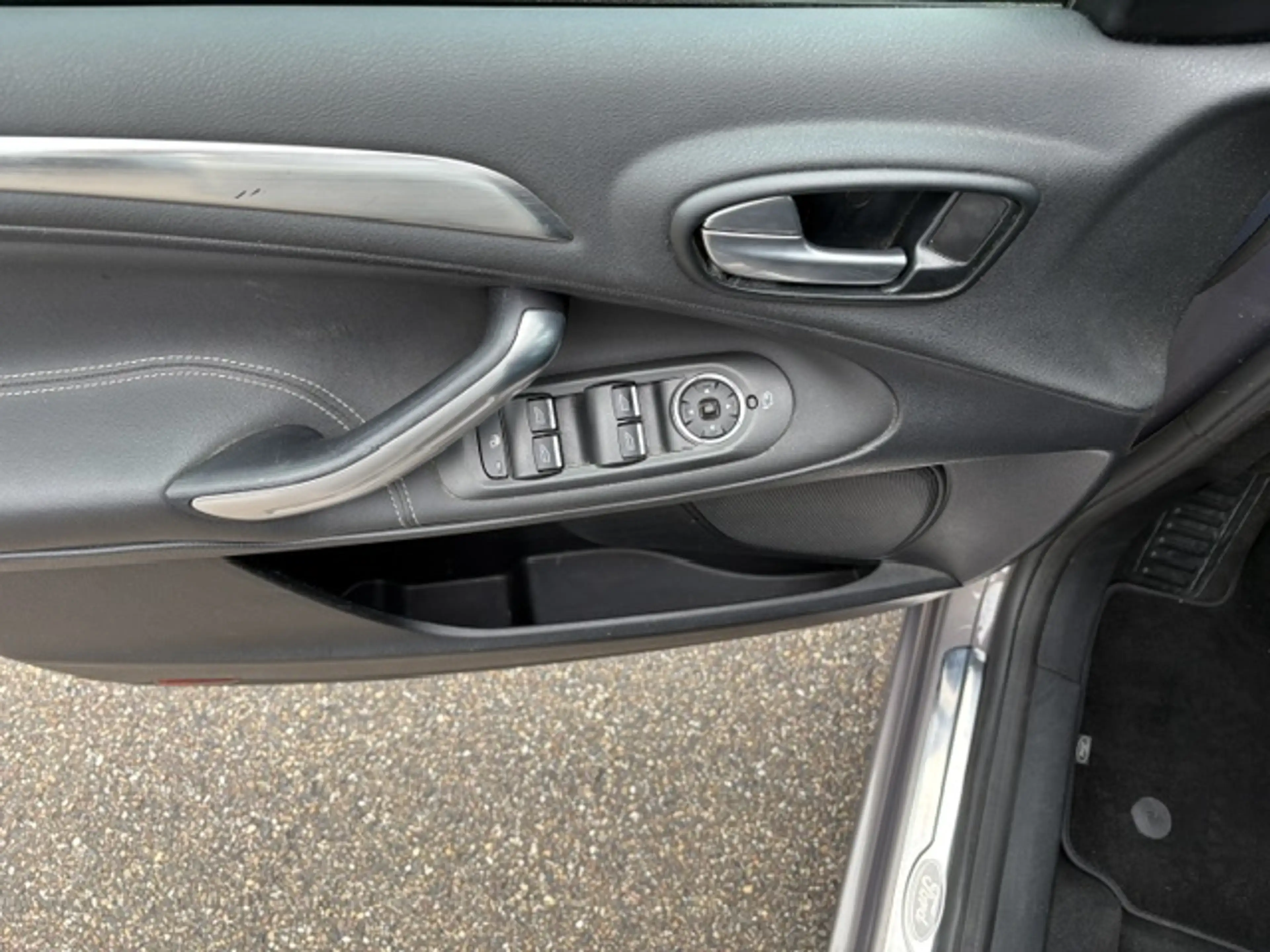 Ford Galaxy 1.6 TDC — photo 9