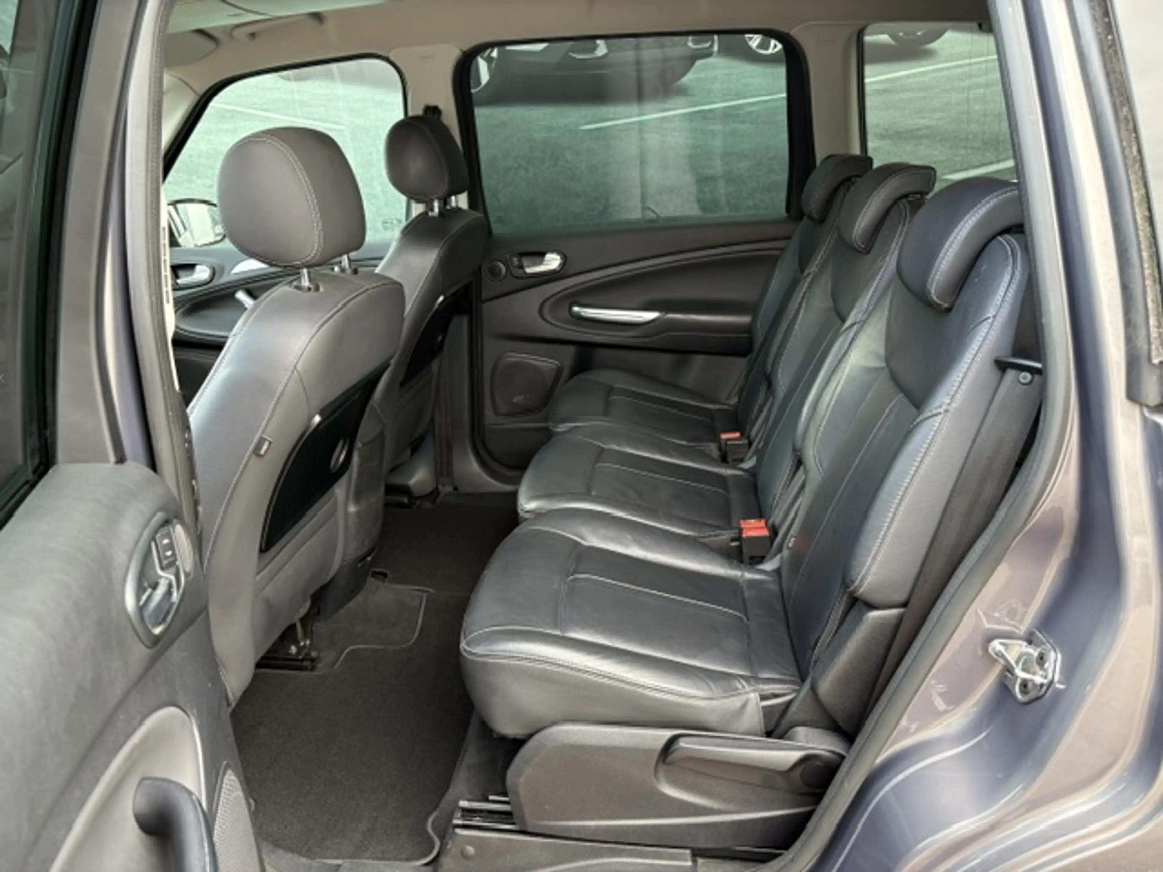 Ford Galaxy 1.6 TDC — photo 15
