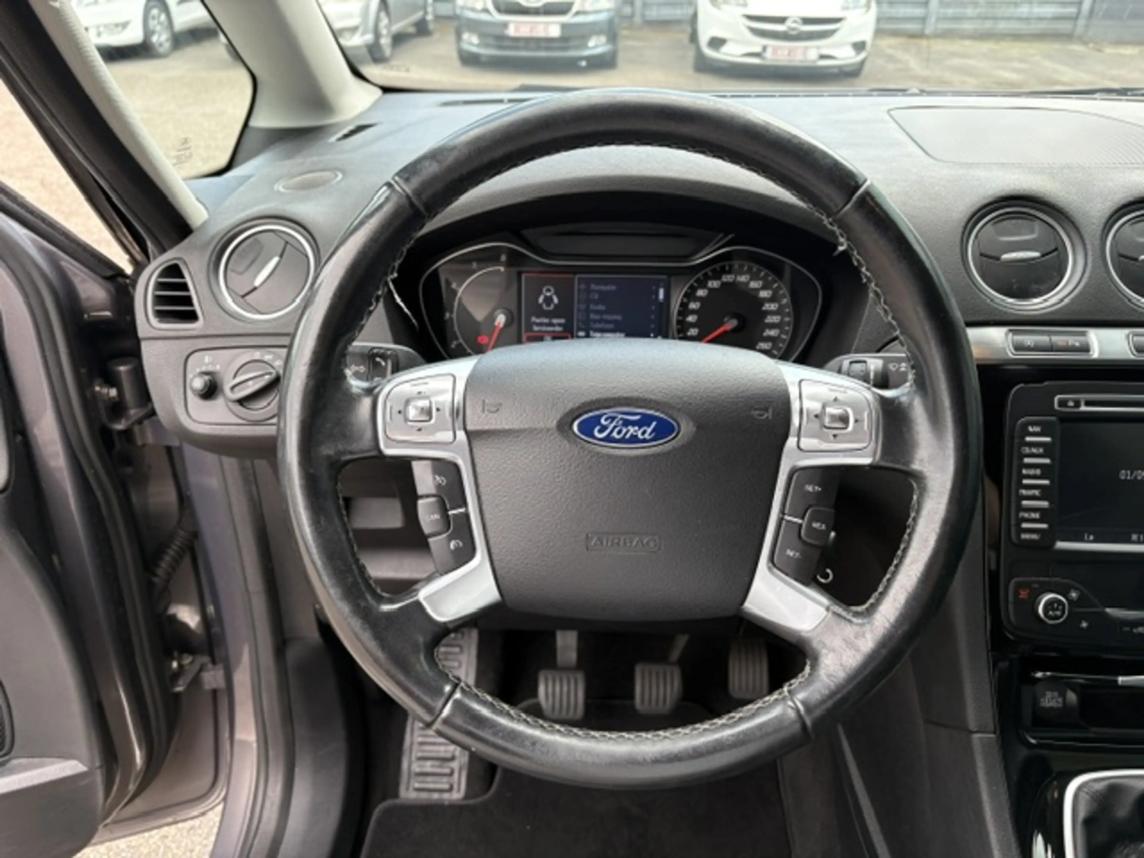 Ford Galaxy 1.6 TDC — photo 11