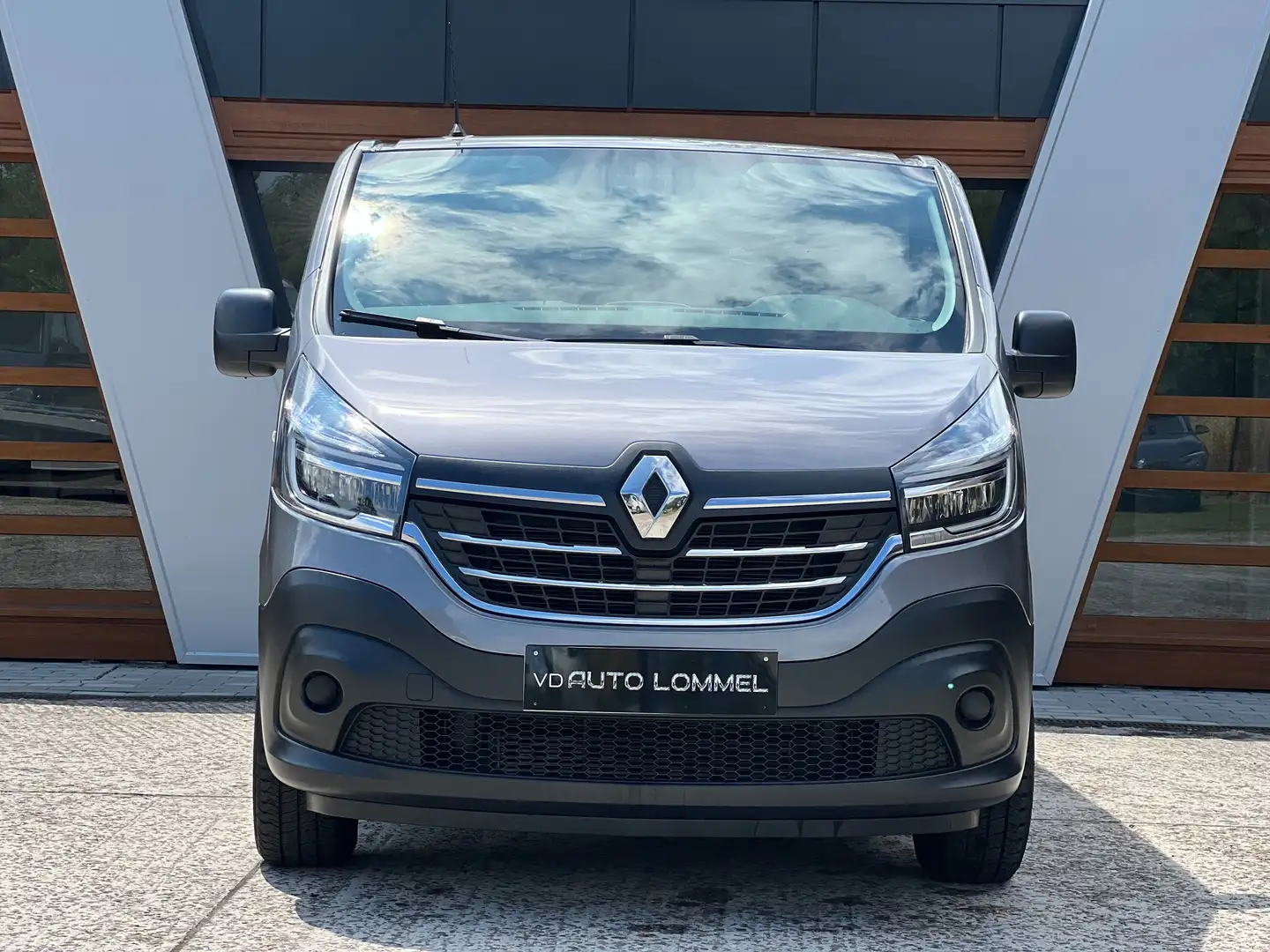 Renault Trafic 1.6Dci - DUBBEL CABINE/ NAVI/ CRUISE/ GARANTIE Grijs - 2
