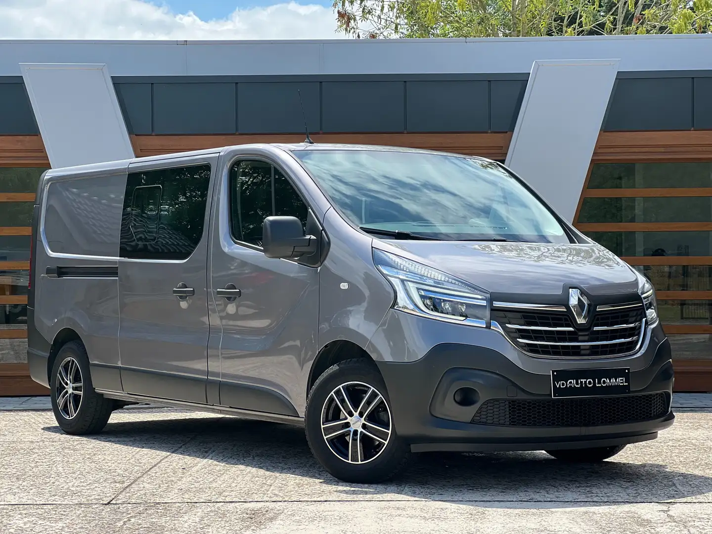 Renault Trafic 1.6Dci - DUBBEL CABINE/ NAVI/ CRUISE/ GARANTIE Grijs - 1