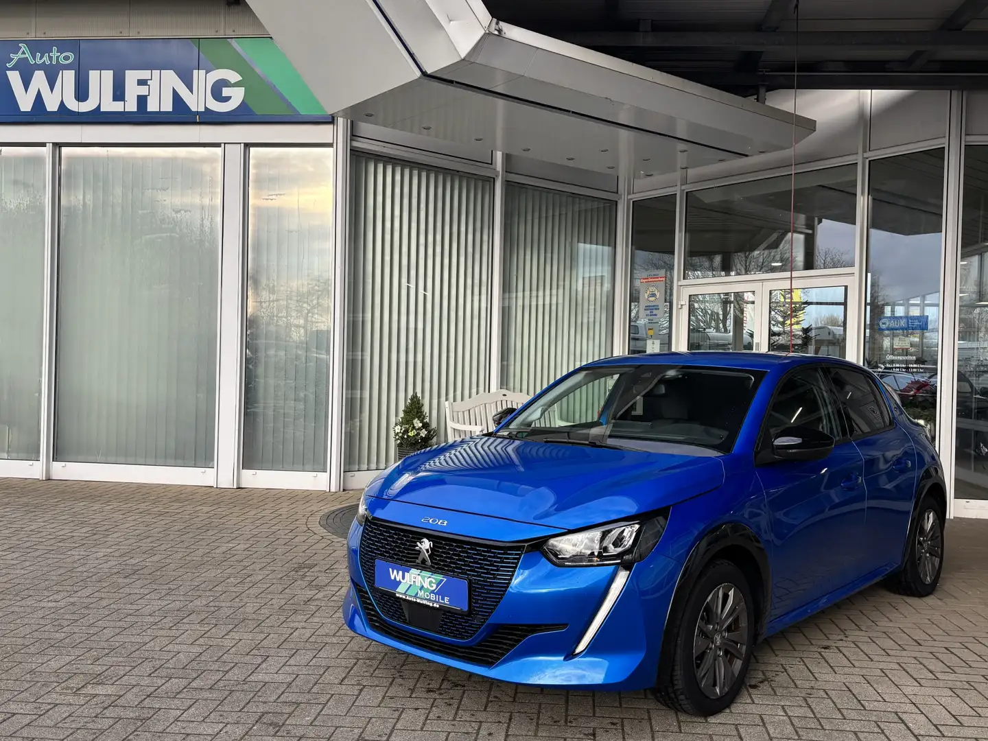 Peugeot 208 e- Allure Pack ACC LED Kamera Leder Navi DAB Blau - 1