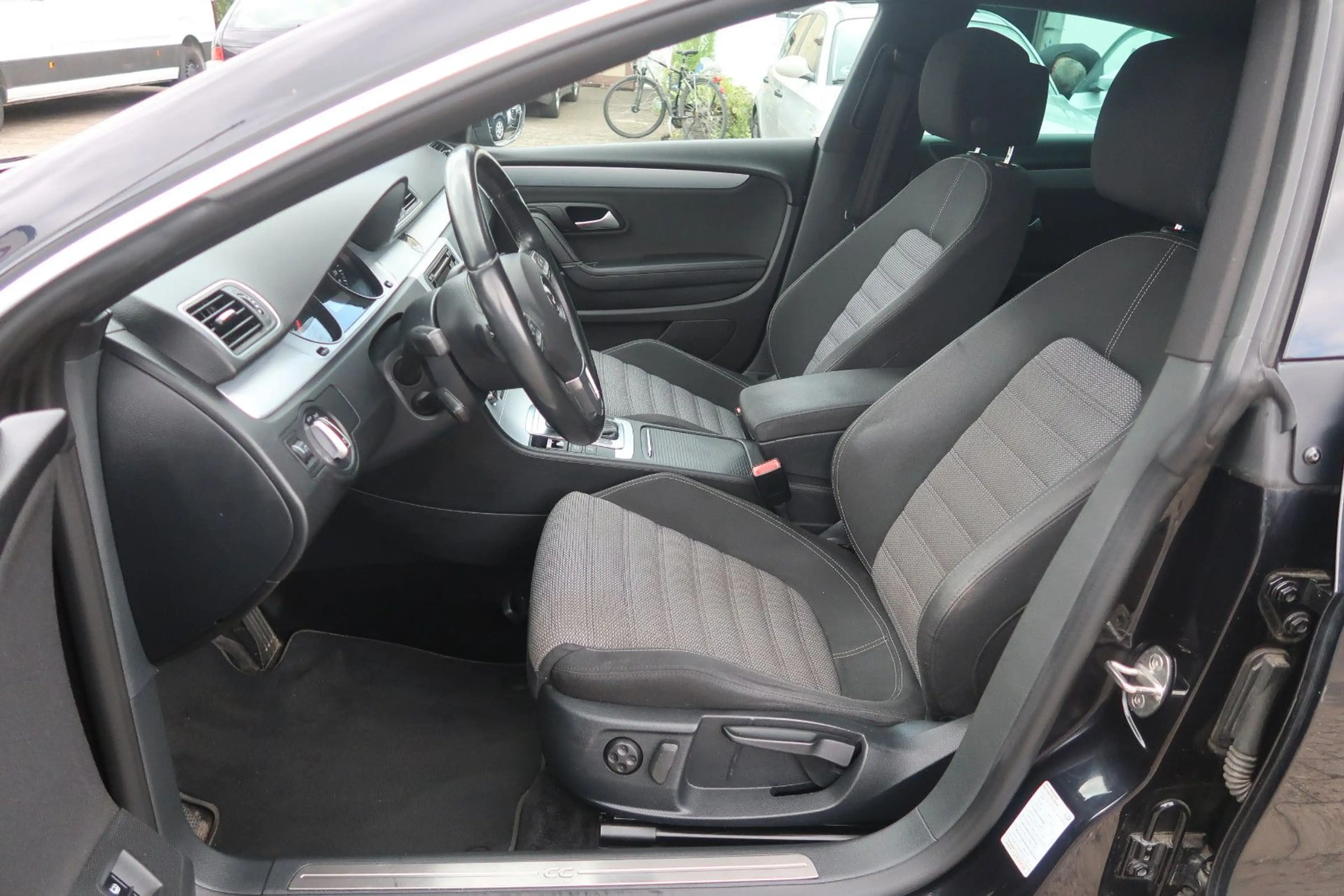 Volkswagen CC 2.0TDI *AUTOMATIK *TEMPOMAT *BI-XENON *2.HAND — photo 9
